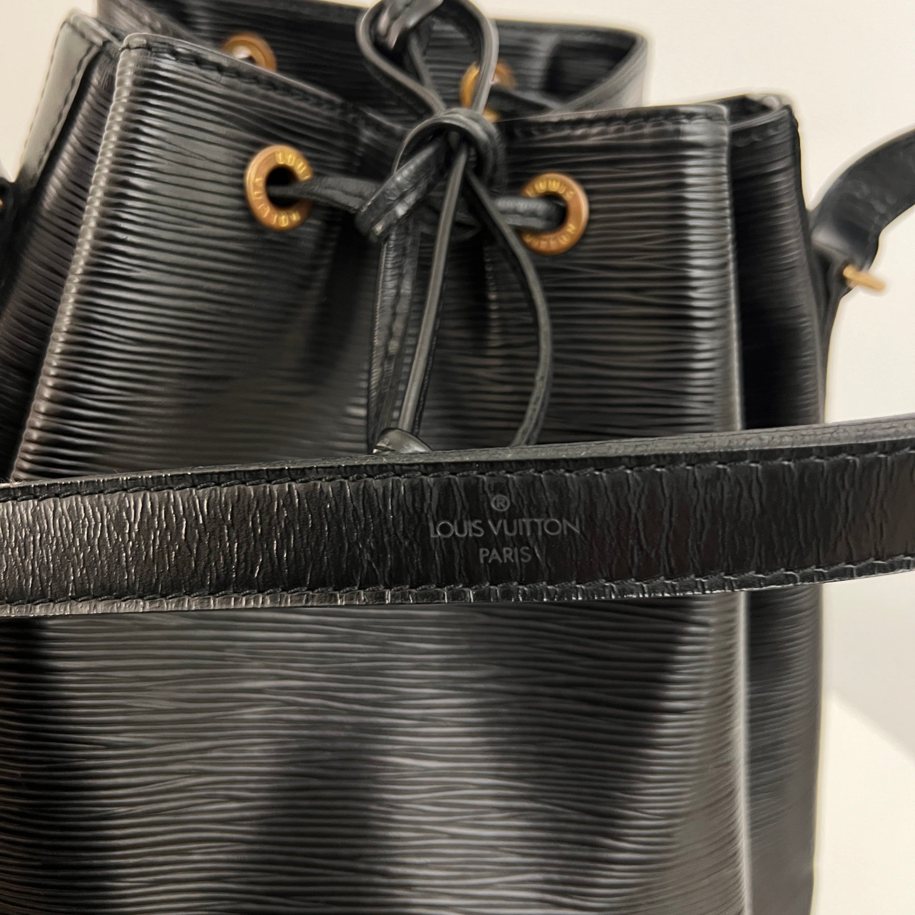 Sac LOUIS VUITTON Noé Grand cuir épi noir