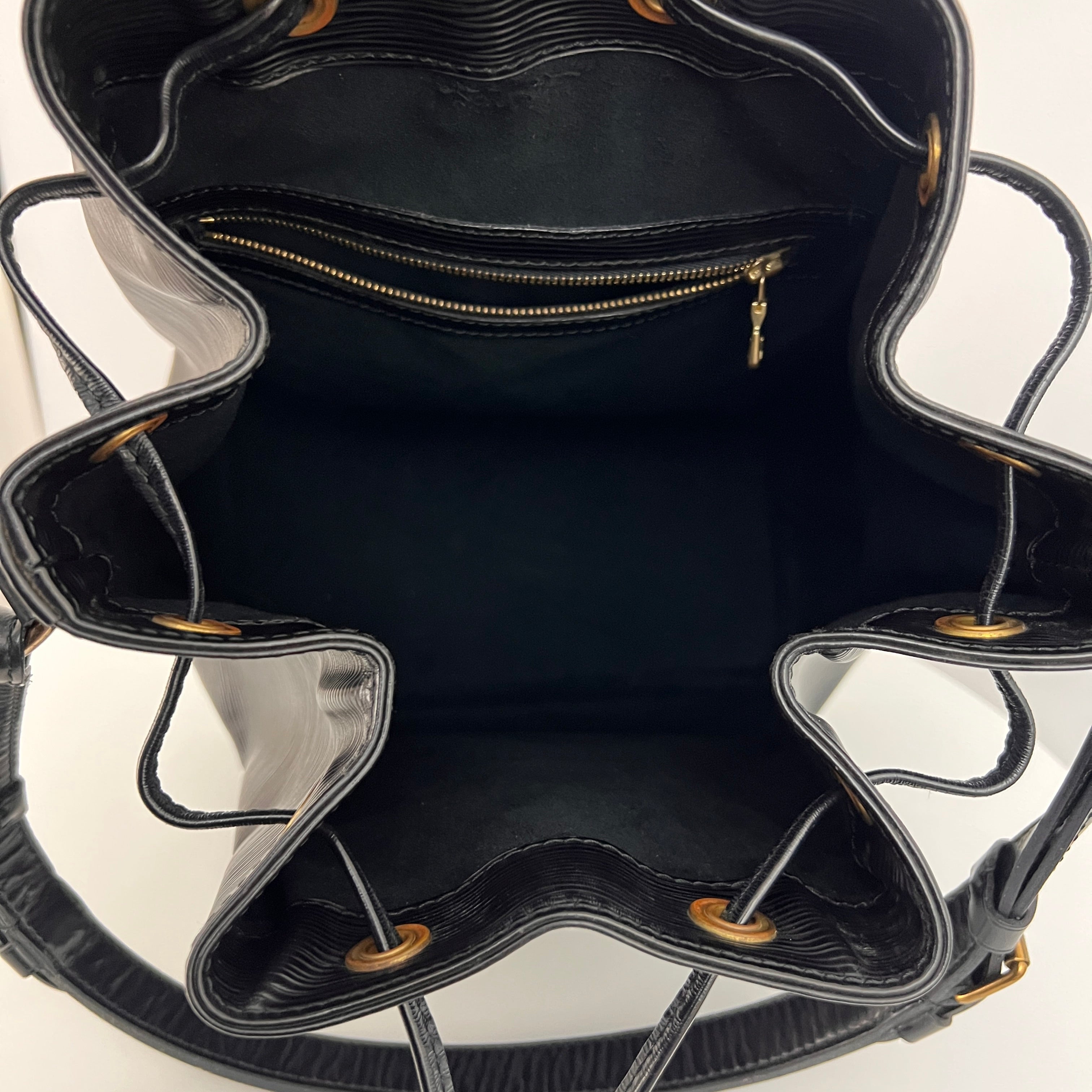 Sac LOUIS VUITTON Noé Grand cuir épi noir