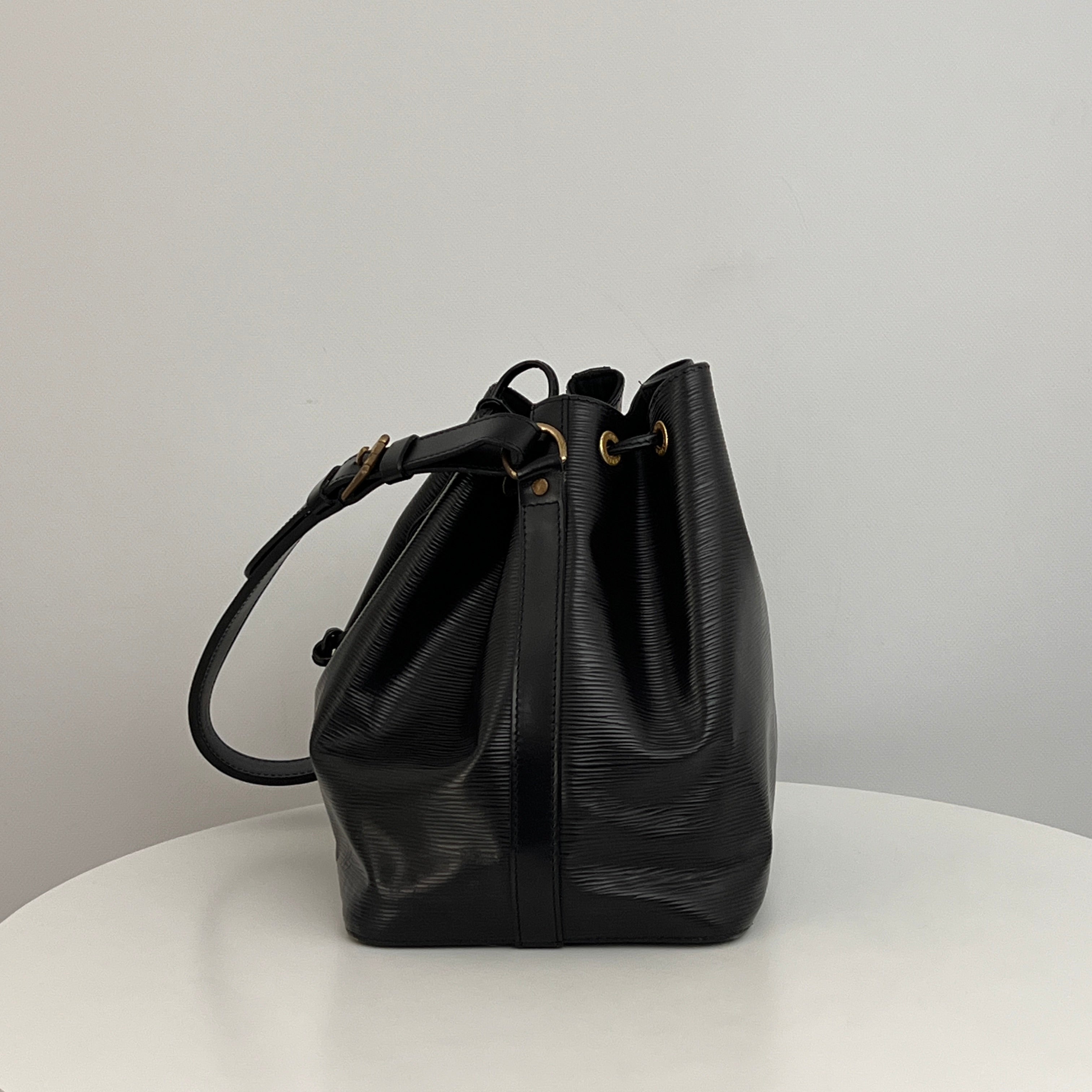 Sac LOUIS VUITTON Noé Petit cuir épi noir