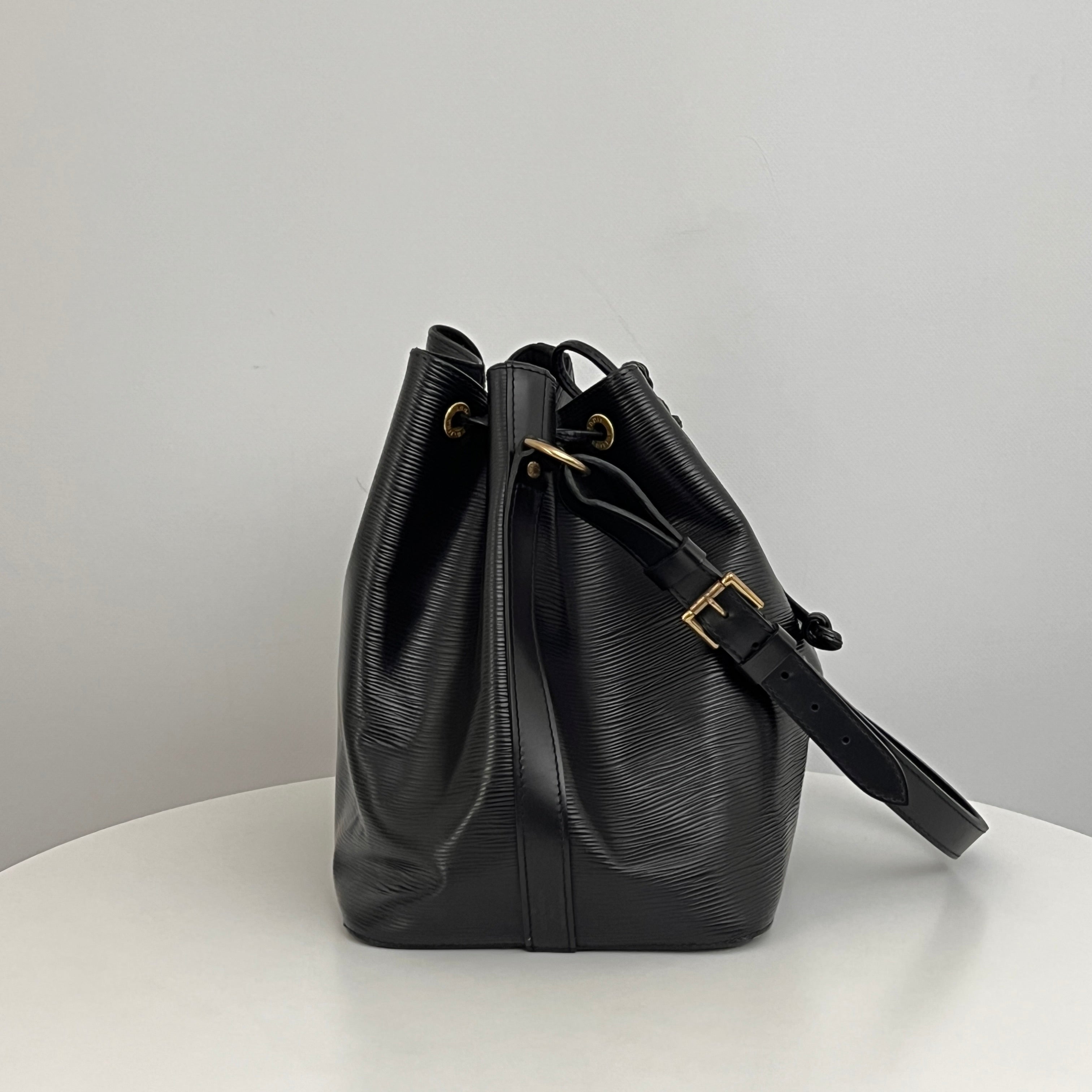 Sac LOUIS VUITTON Noé Petit cuir épi noir