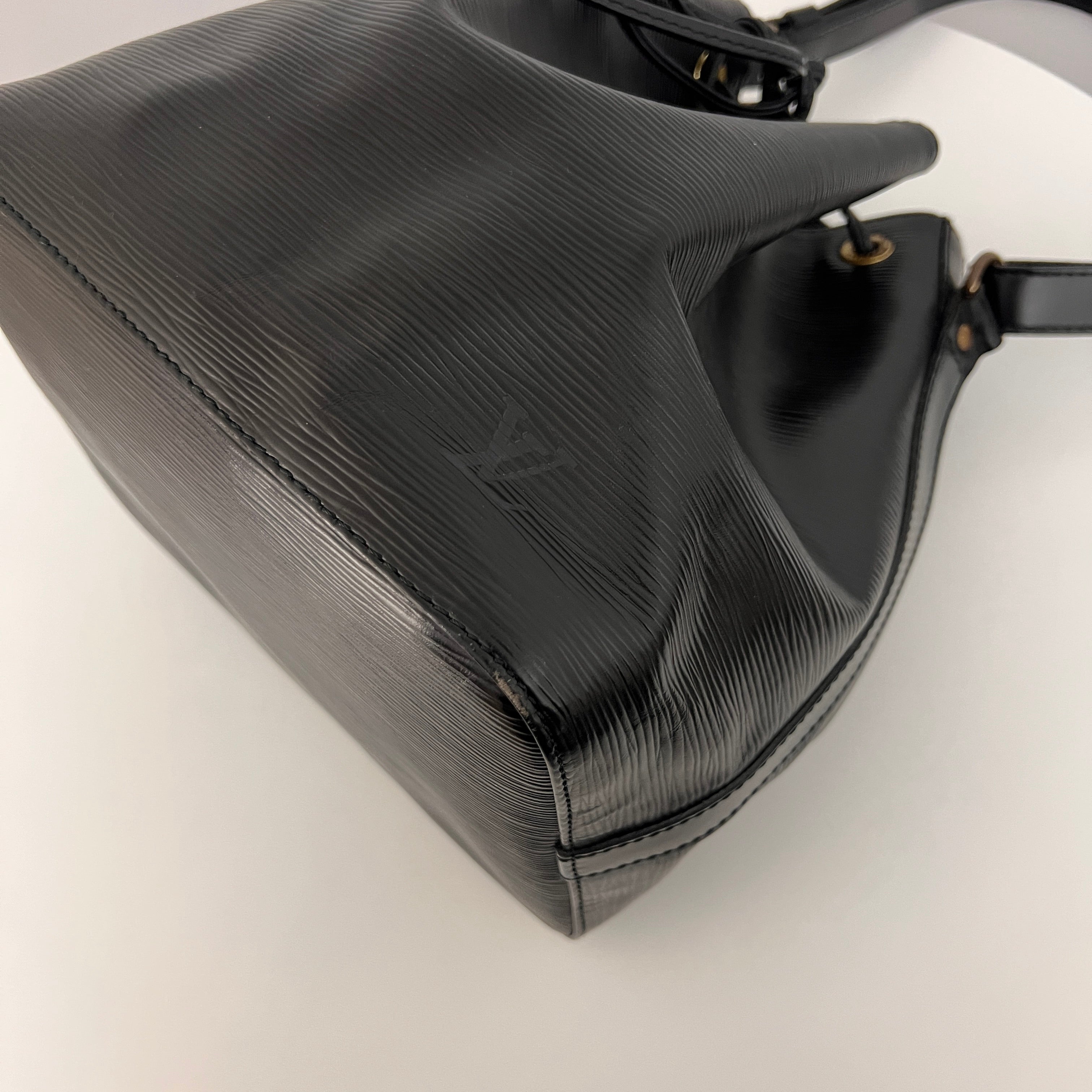 Sac LOUIS VUITTON Noé Petit cuir épi noir