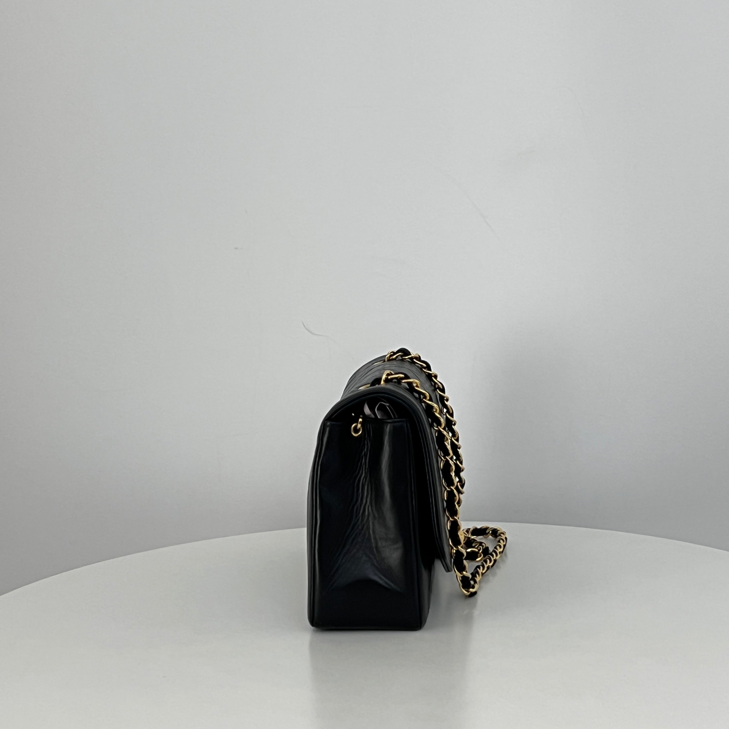 Sac à bandoulière CHANEL Diana Medium cuir d'agneau noir vintage 1996-1997