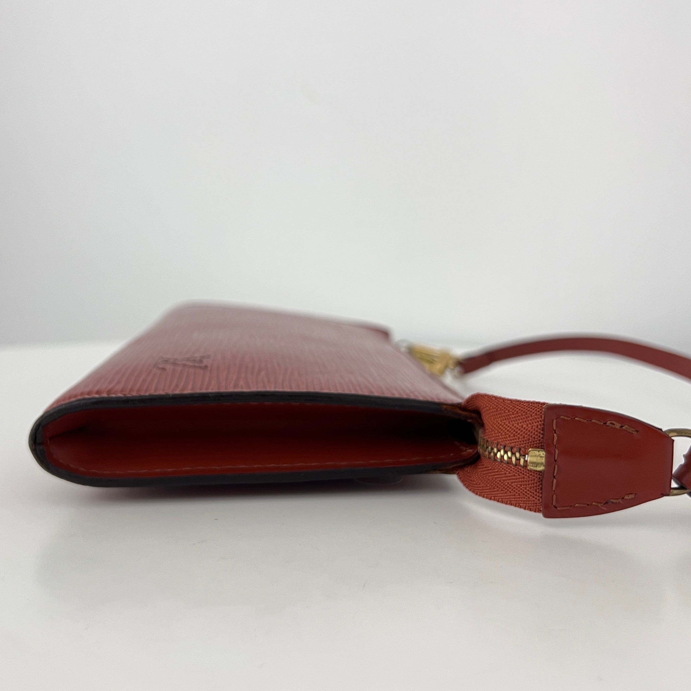 Sac LOUIS VUITTON Pochette Accessoires cuir épi marron vintage 1996