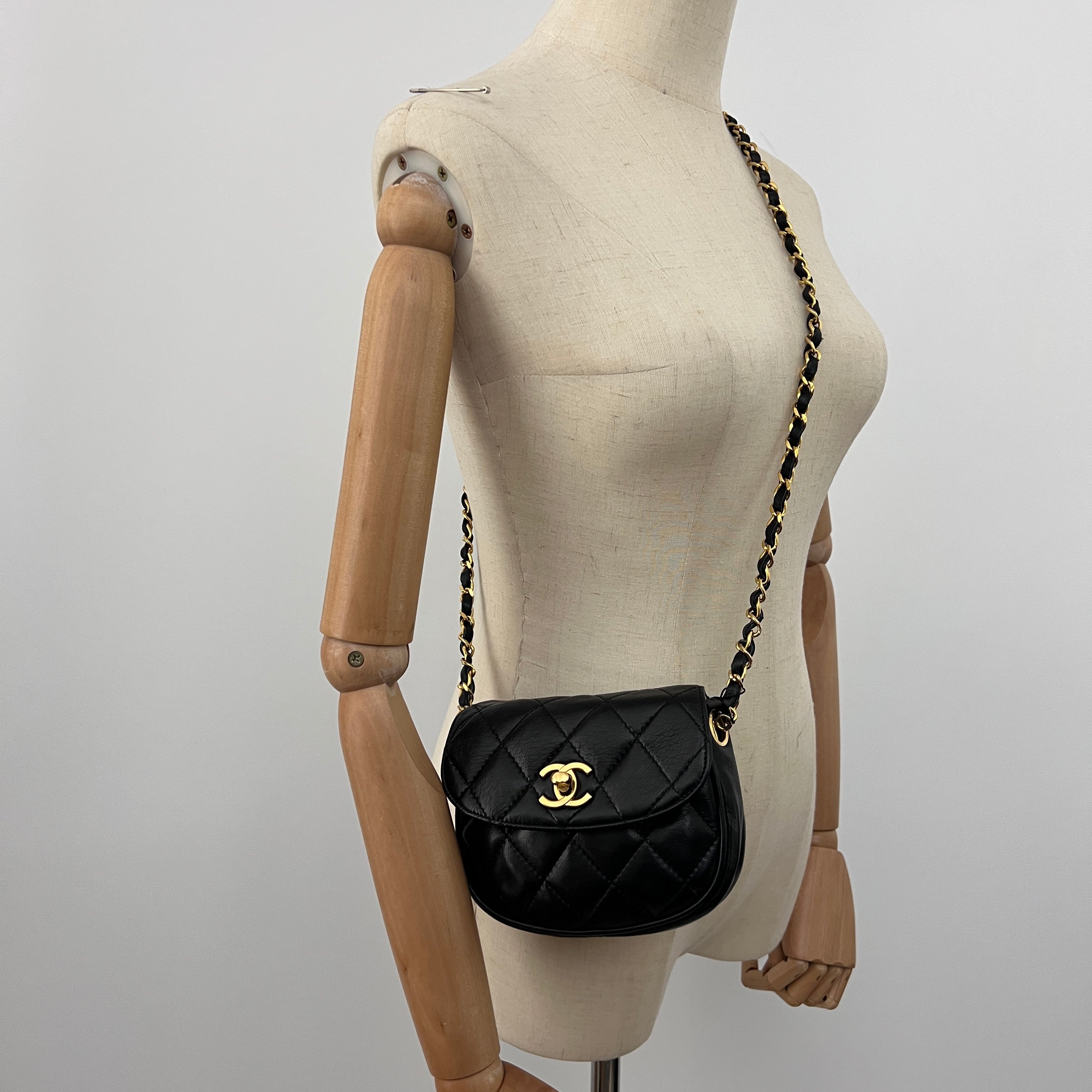 Sac à bandoulière CHANEL Matelassé Chain cuir d'agneau noir vintage 1996-1997