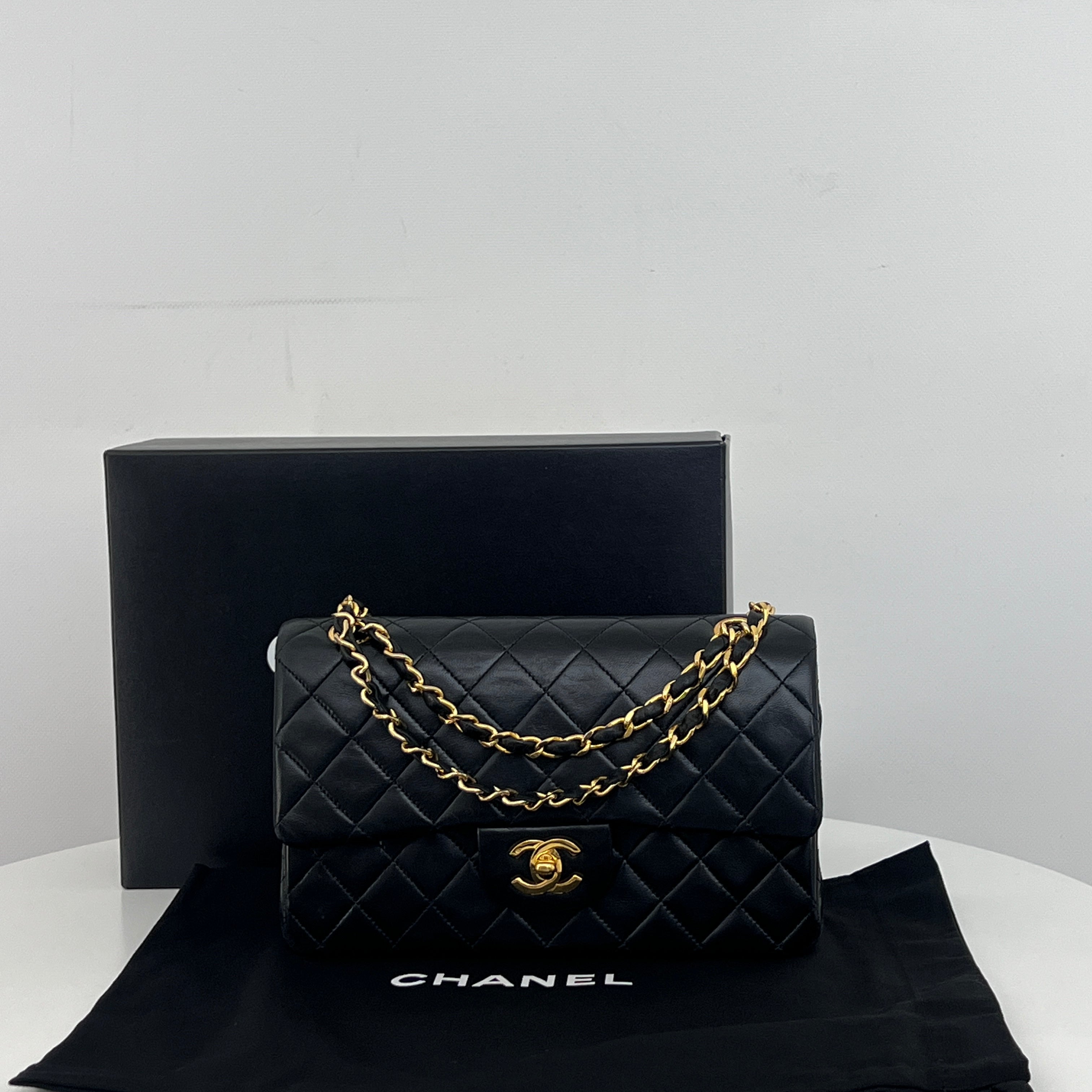 Sac à bandoulière CHANEL Classique Small cuir d'agneau noir vintage 1986-1988