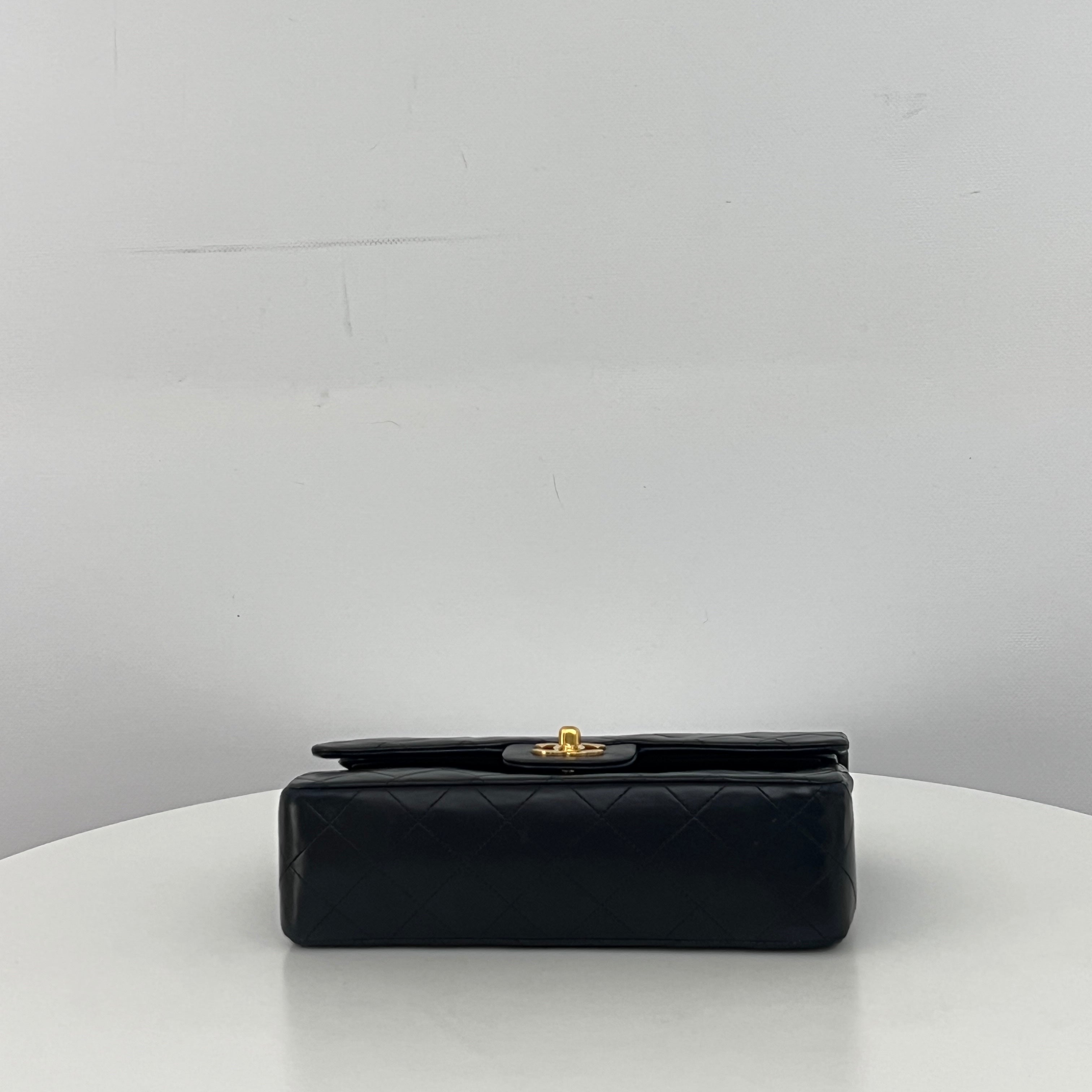 Sac à bandoulière CHANEL Classique Small cuir d'agneau noir vintage 1986-1988