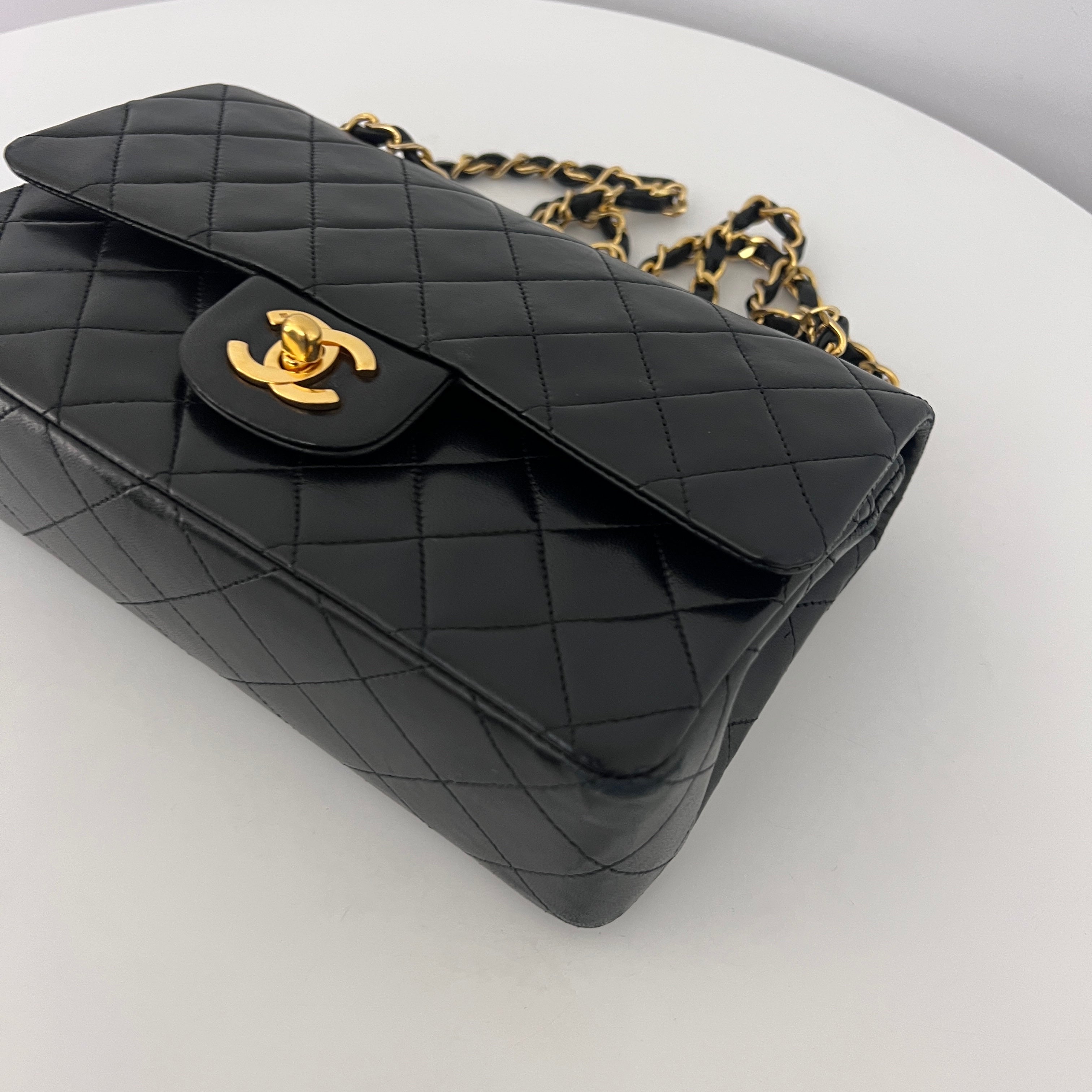 Sac à bandoulière CHANEL Classique Small cuir d'agneau noir vintage 1986-1988