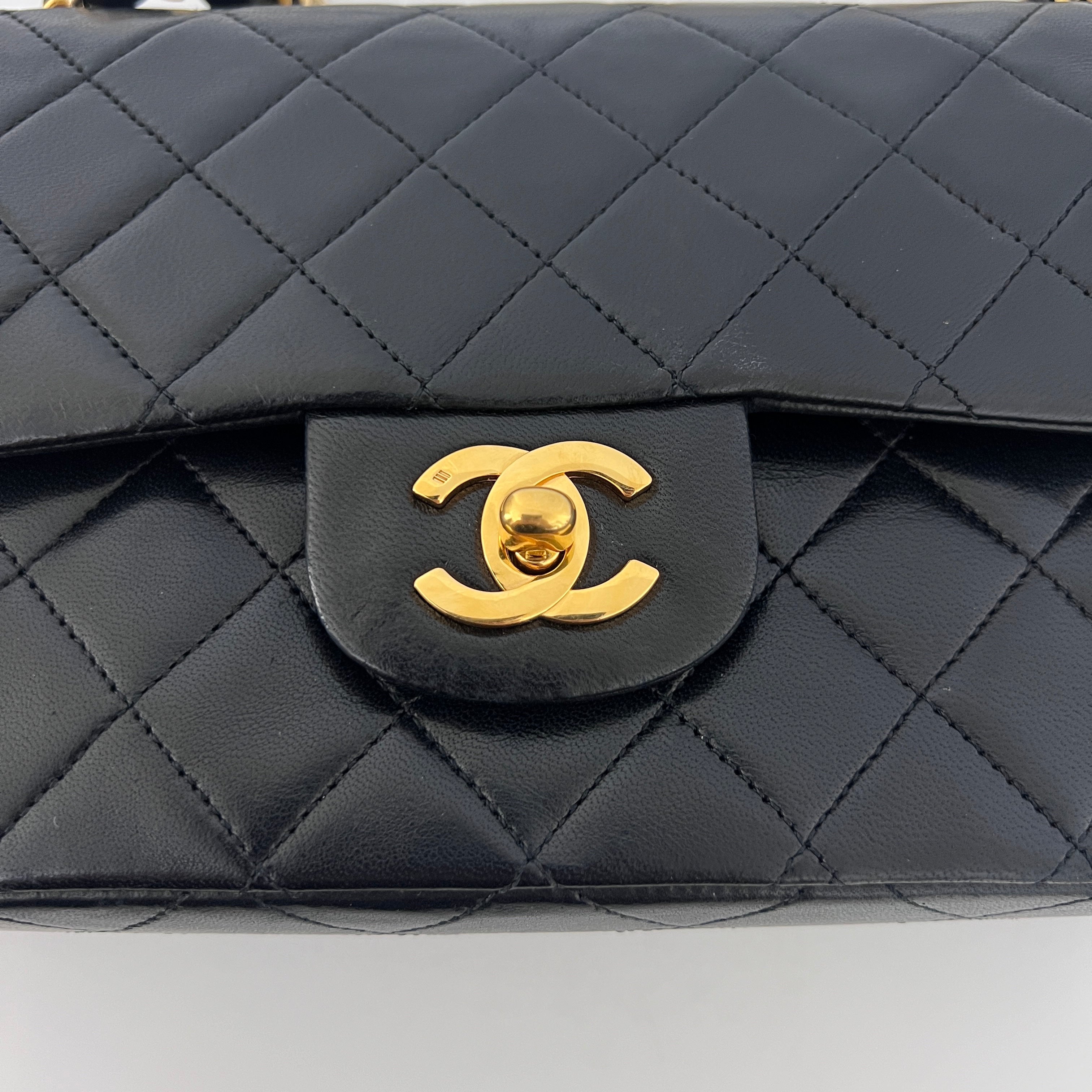 Sac à bandoulière CHANEL Classique Small cuir d'agneau noir vintage 1986-1988