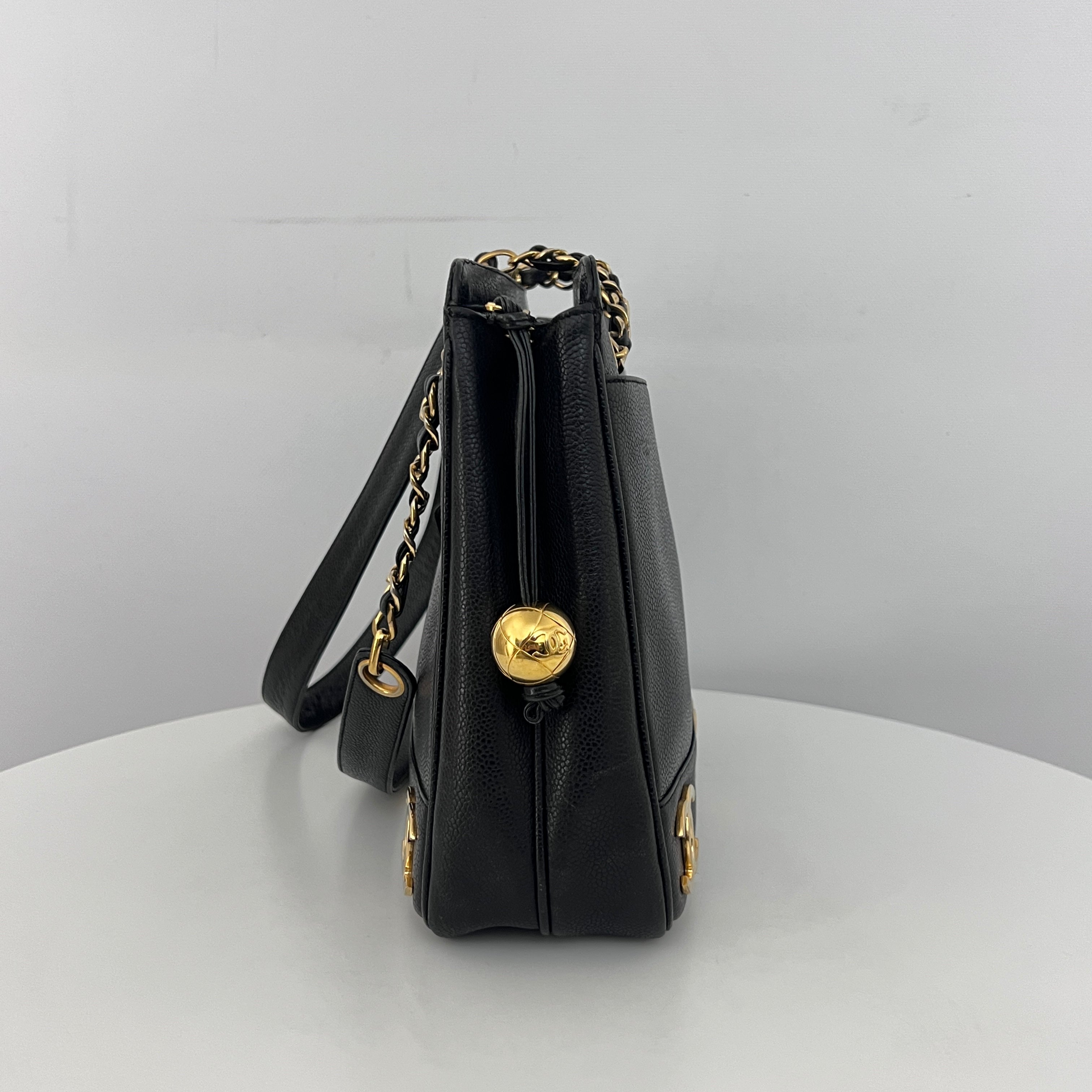 Sac CHANEL Triple Coco cuir caviar noir vintage 1991-1994