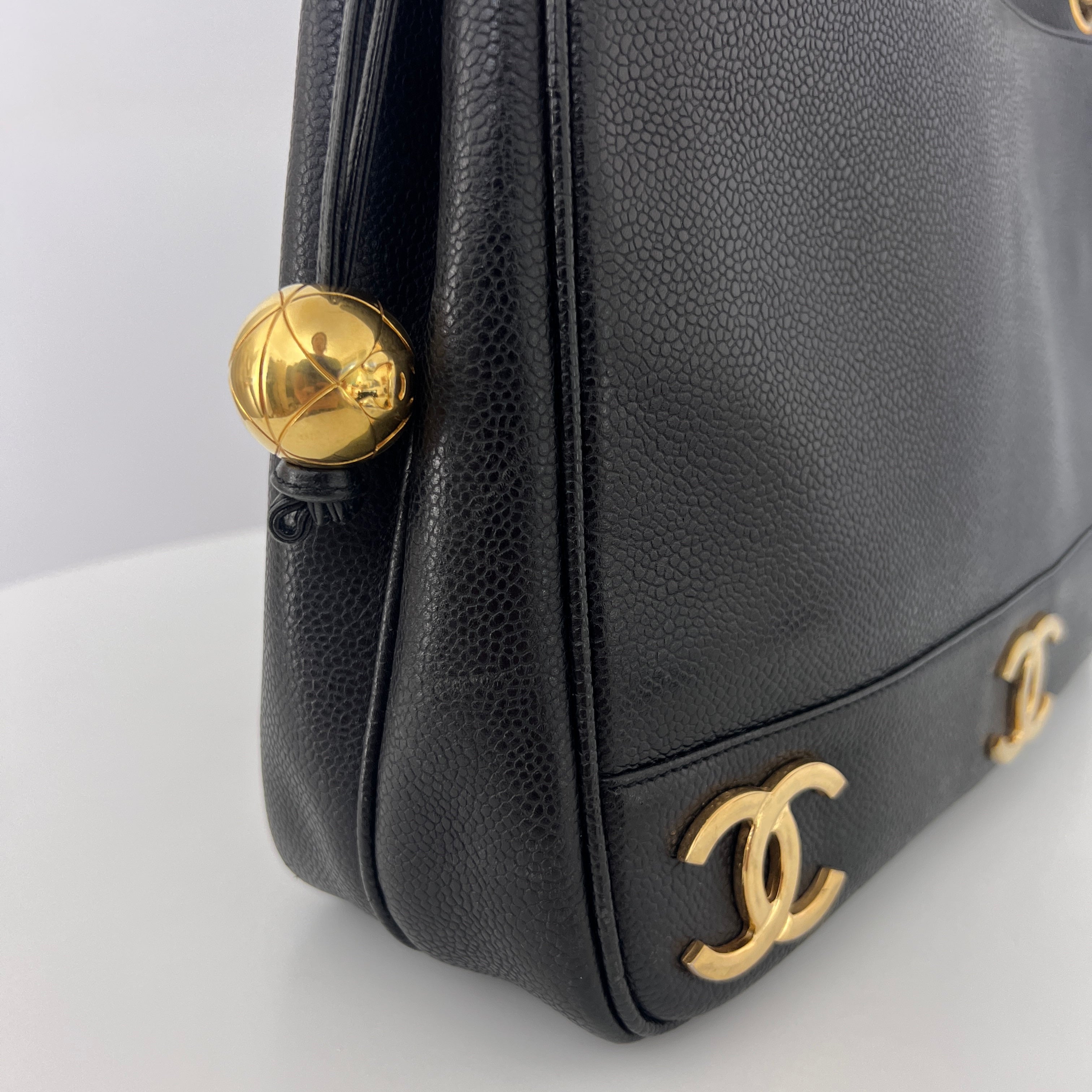 Sac CHANEL Triple Coco cuir caviar noir vintage 1991-1994