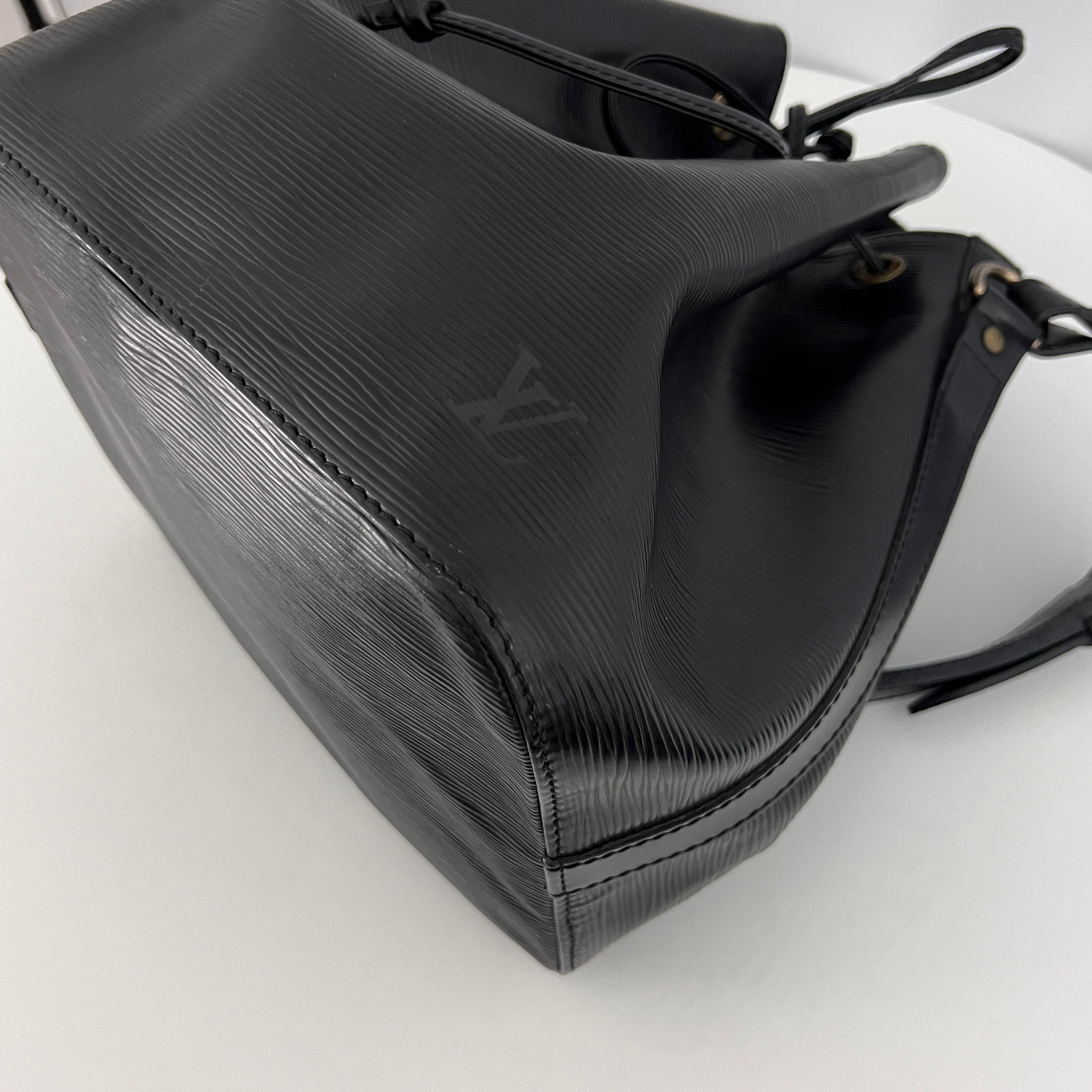 Sac LOUIS VUITTON Noé Petit cuir épi noir vintage 1994