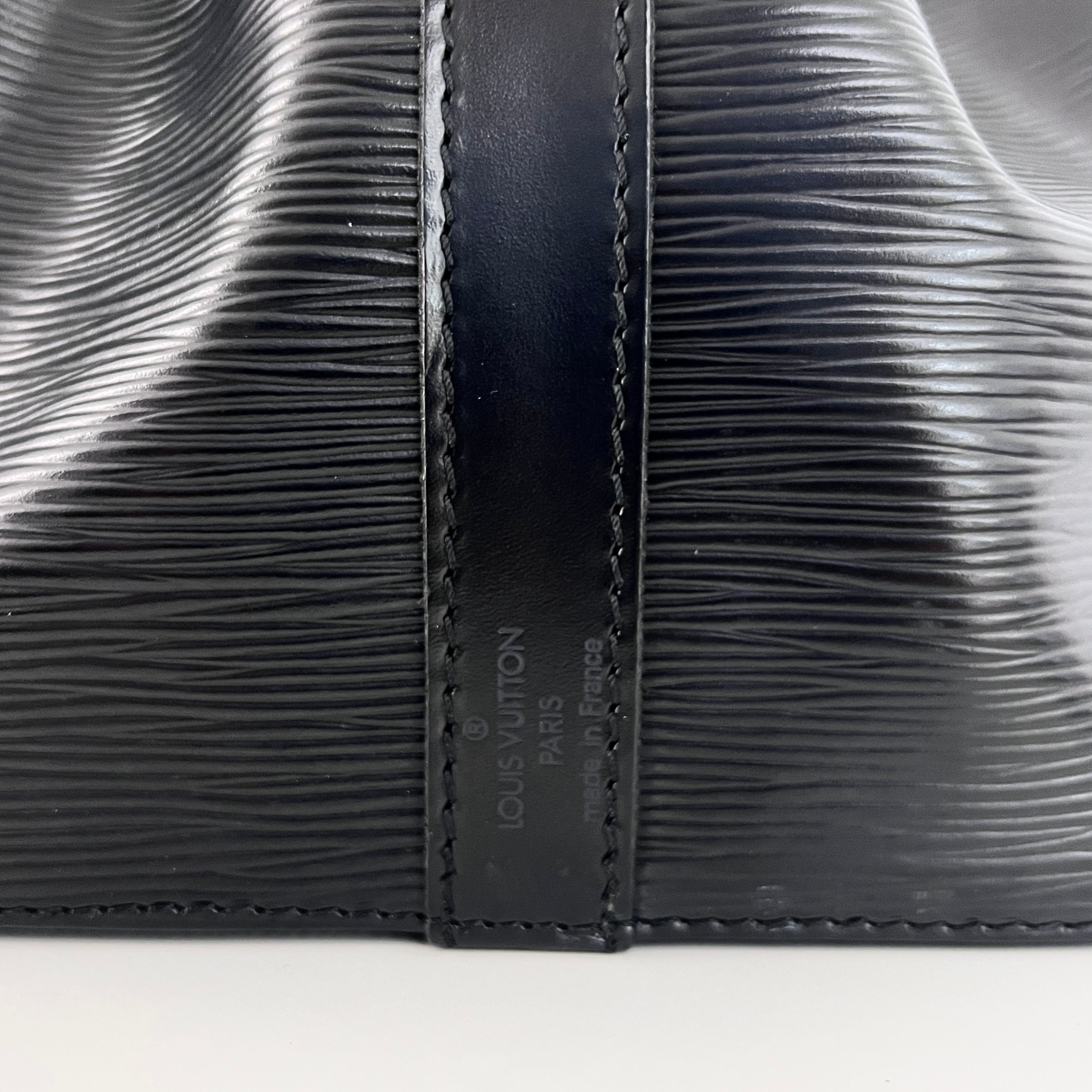 Sac LOUIS VUITTON Noé Petit cuir épi noir vintage 1994