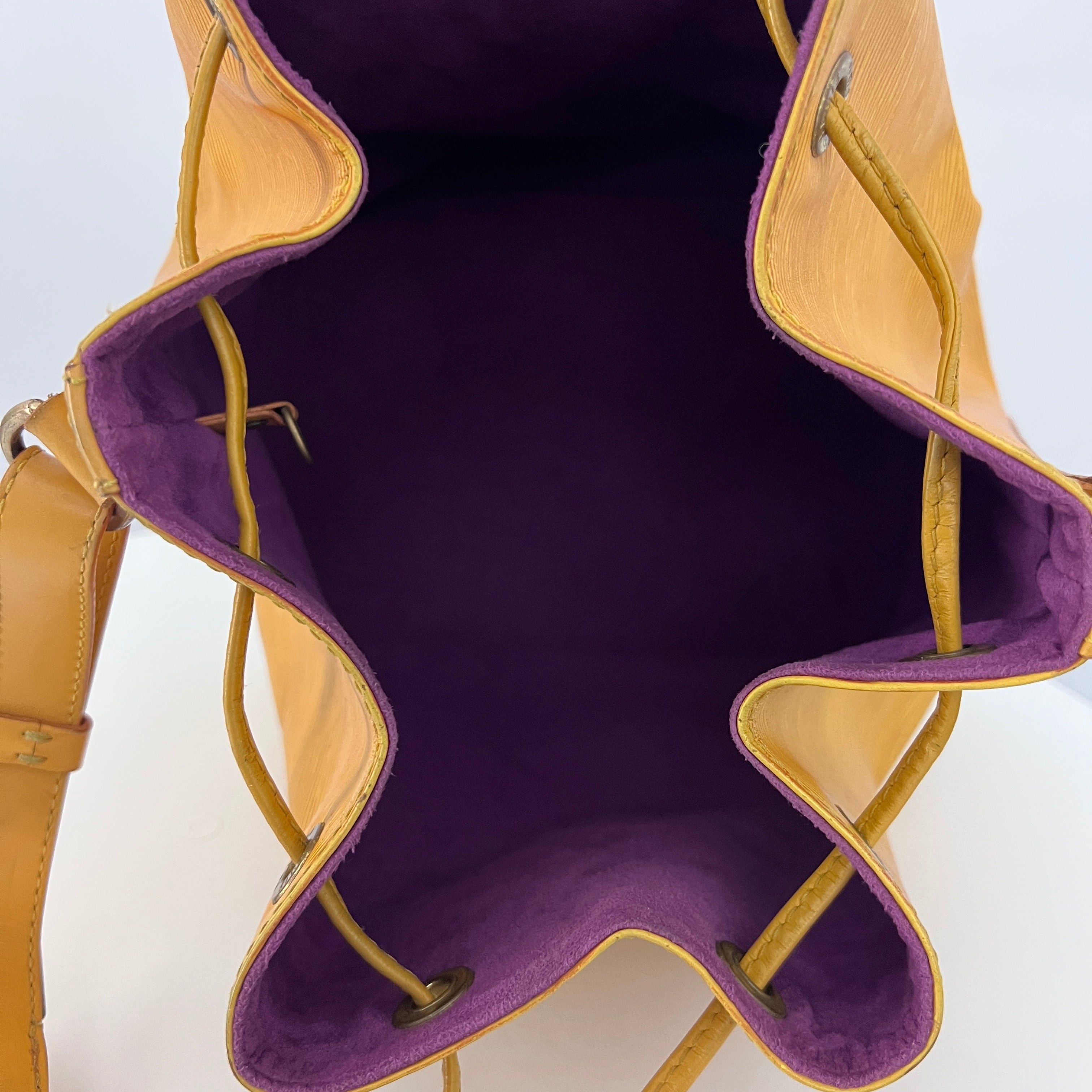 Sac LOUIS VUITTON Noé Petit cuir épi jaune vintage 1995