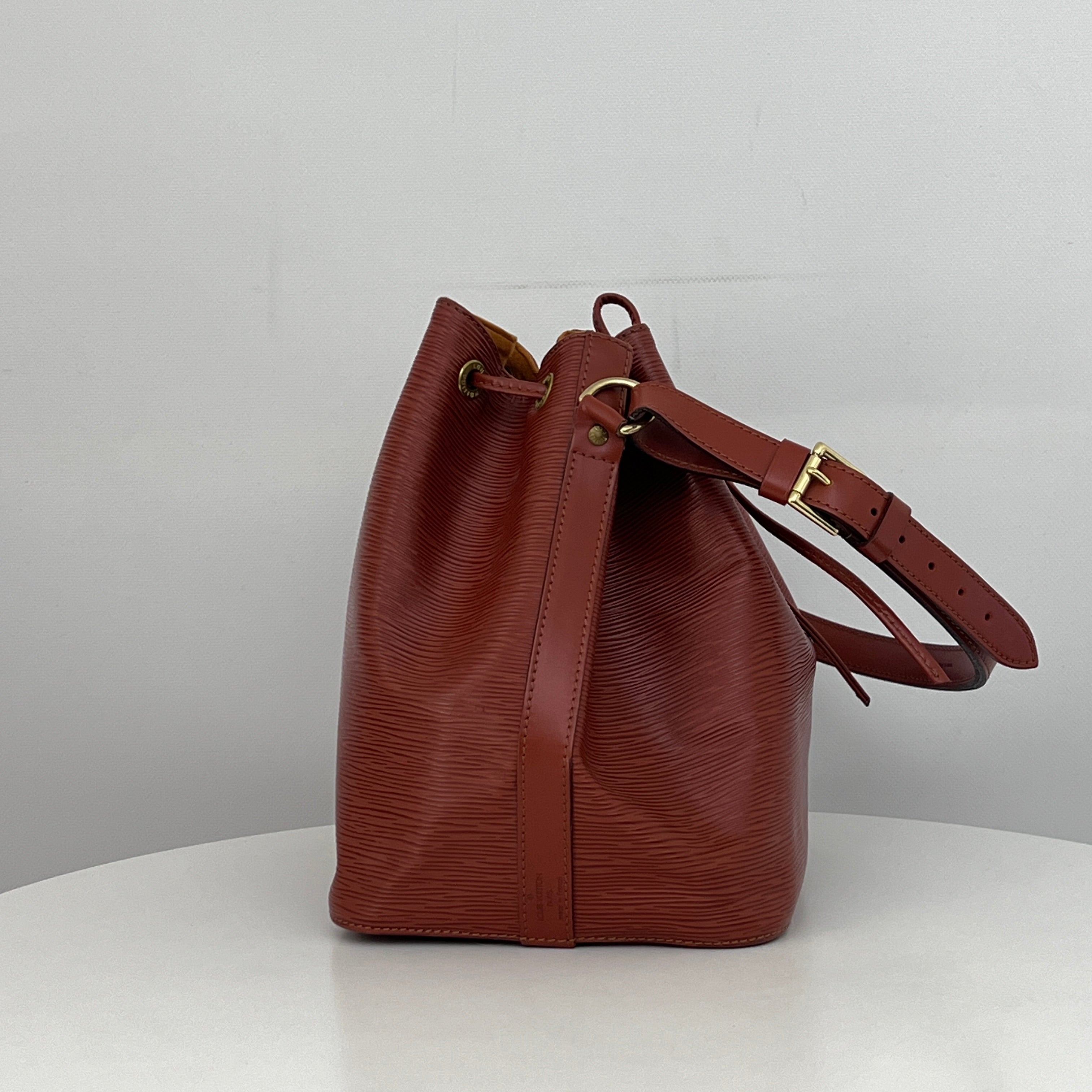 Sac LOUIS VUITTON Noé Petit cuir épi marron vintage 1997