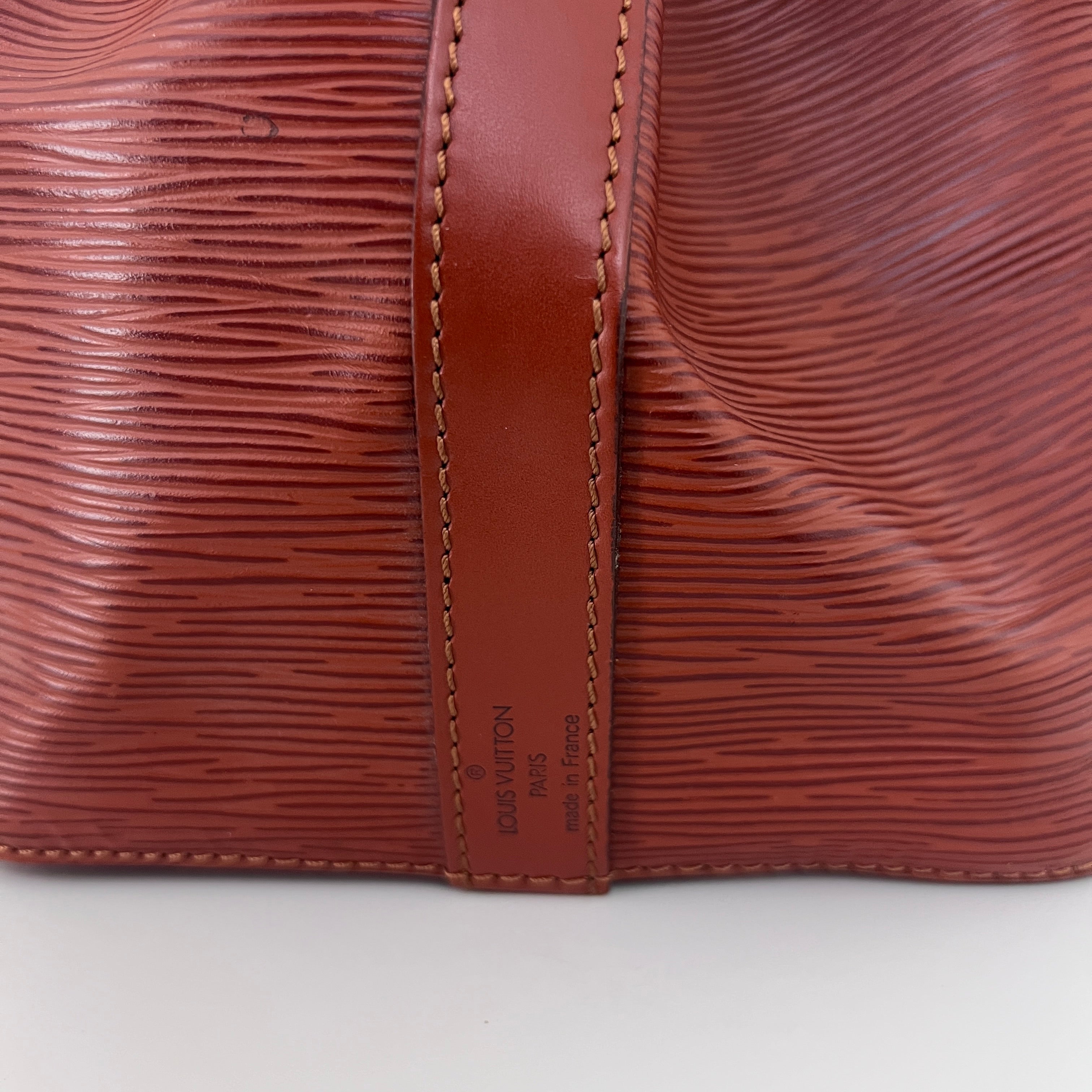 Sac LOUIS VUITTON Noé Petit cuir épi marron vintage 1997
