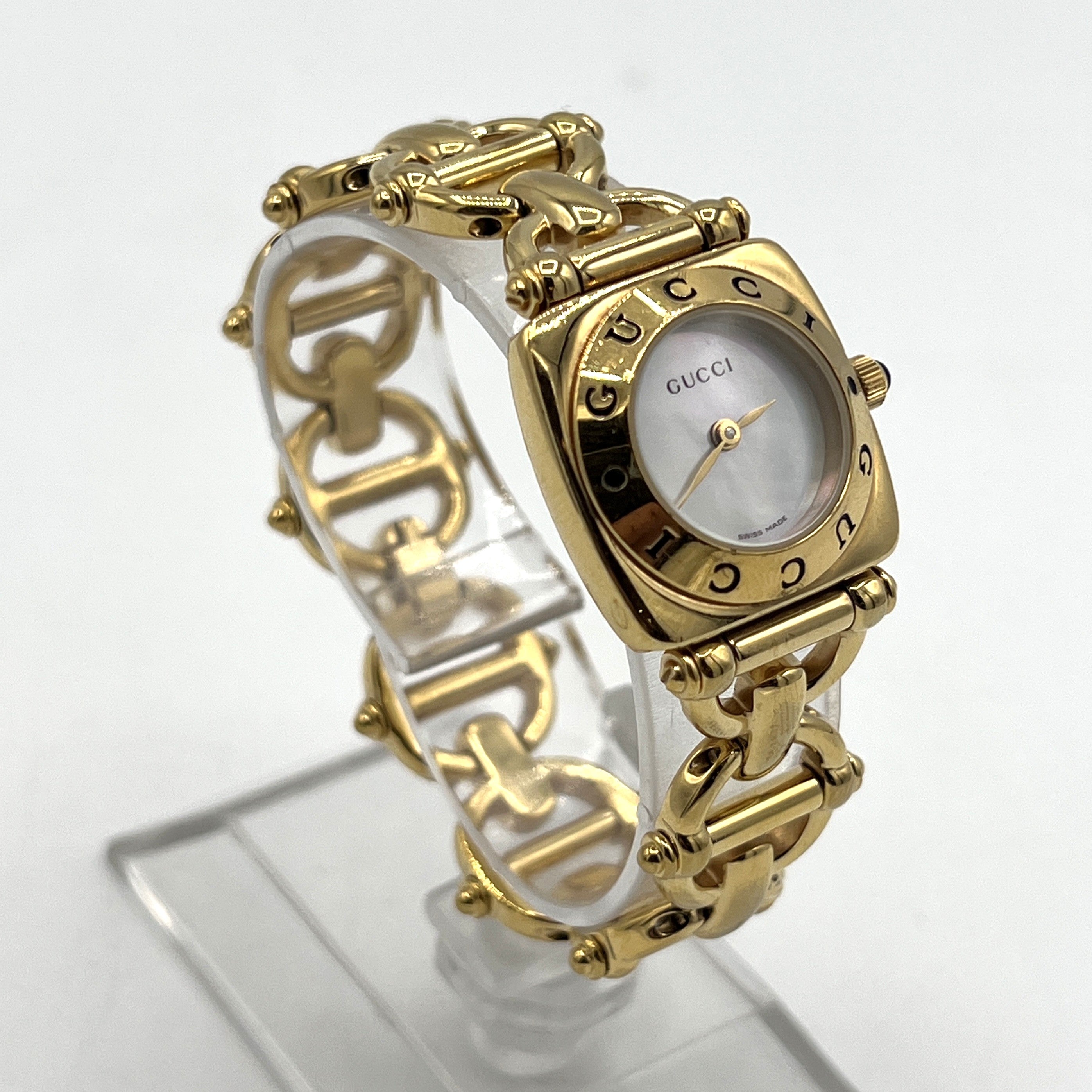 Montre GUCCI 6400 L plaqué or doré