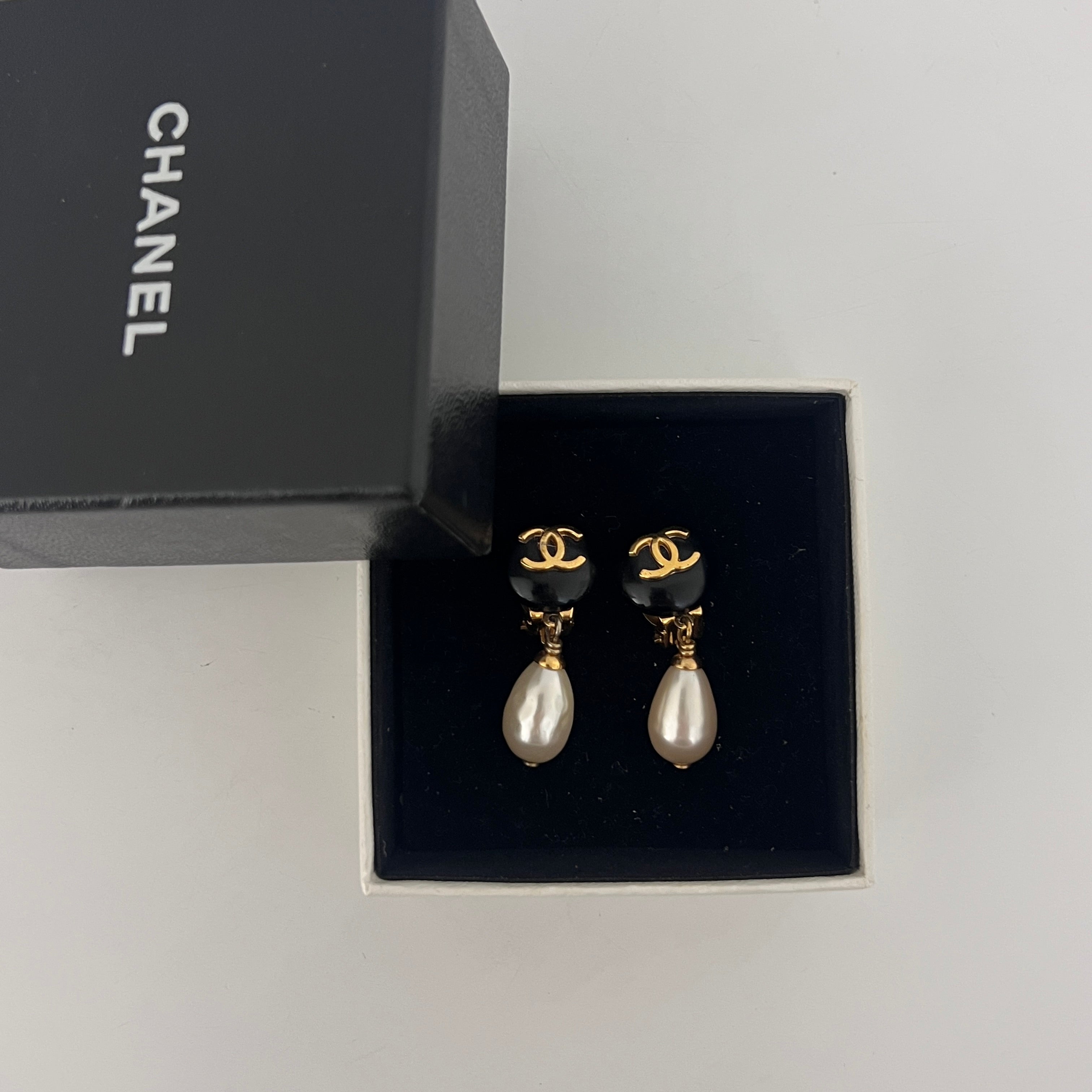 Boucles d'oreilles CHANEL CC Perles Goutte Collection 1997