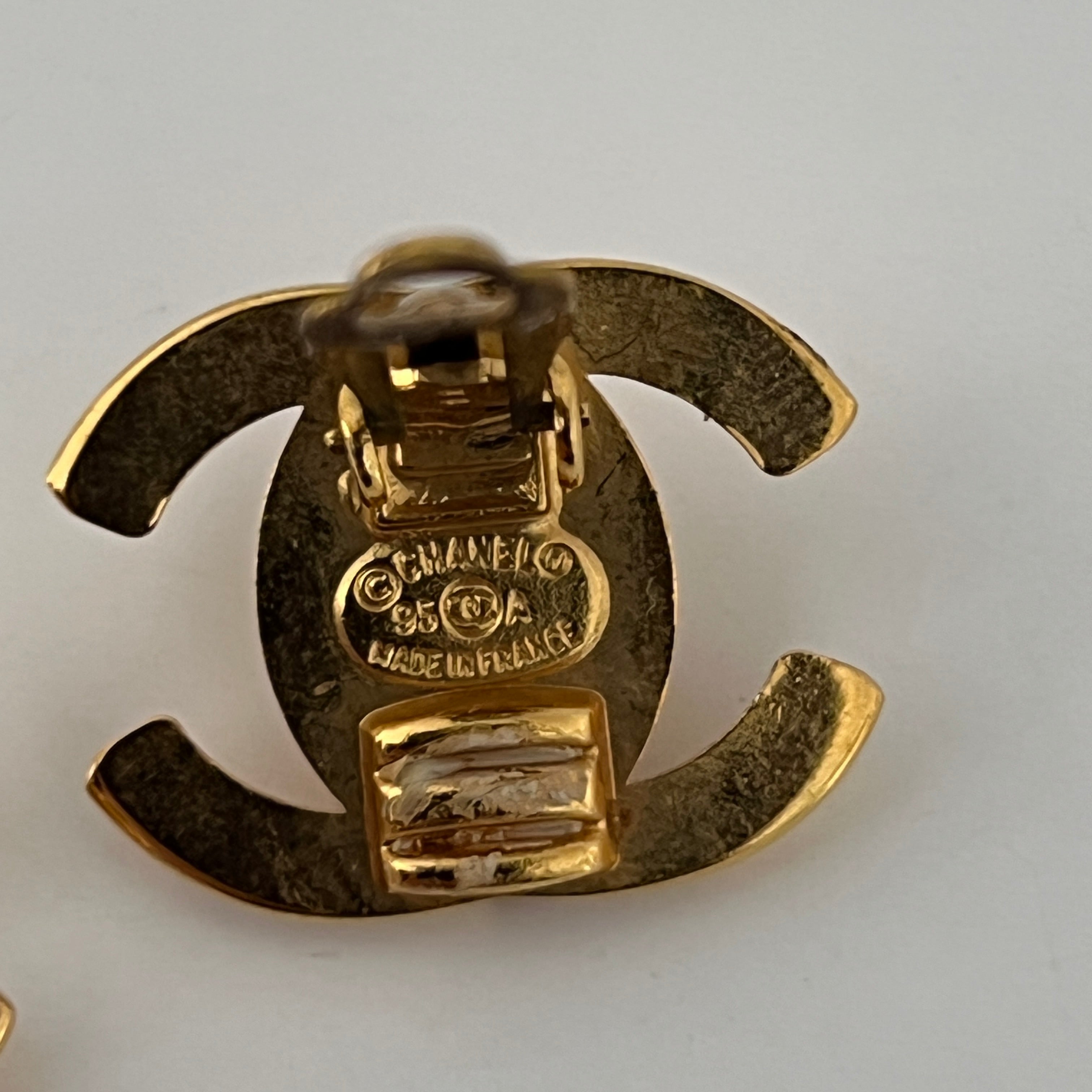 Boucles d'oreilles CHANEL CC Clip On Collection 1995