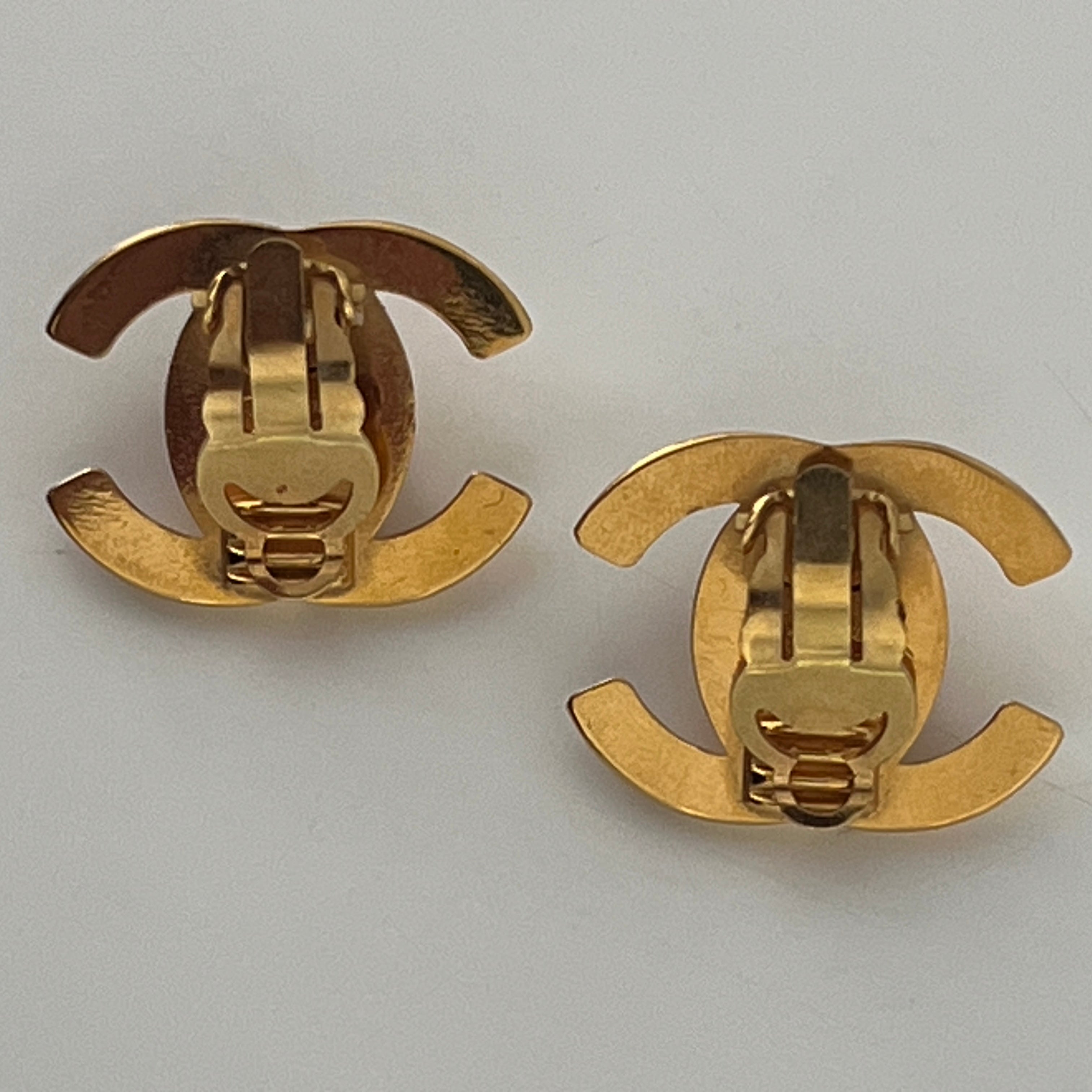 Boucles d'oreilles CHANEL CC Clip On Collection 1996