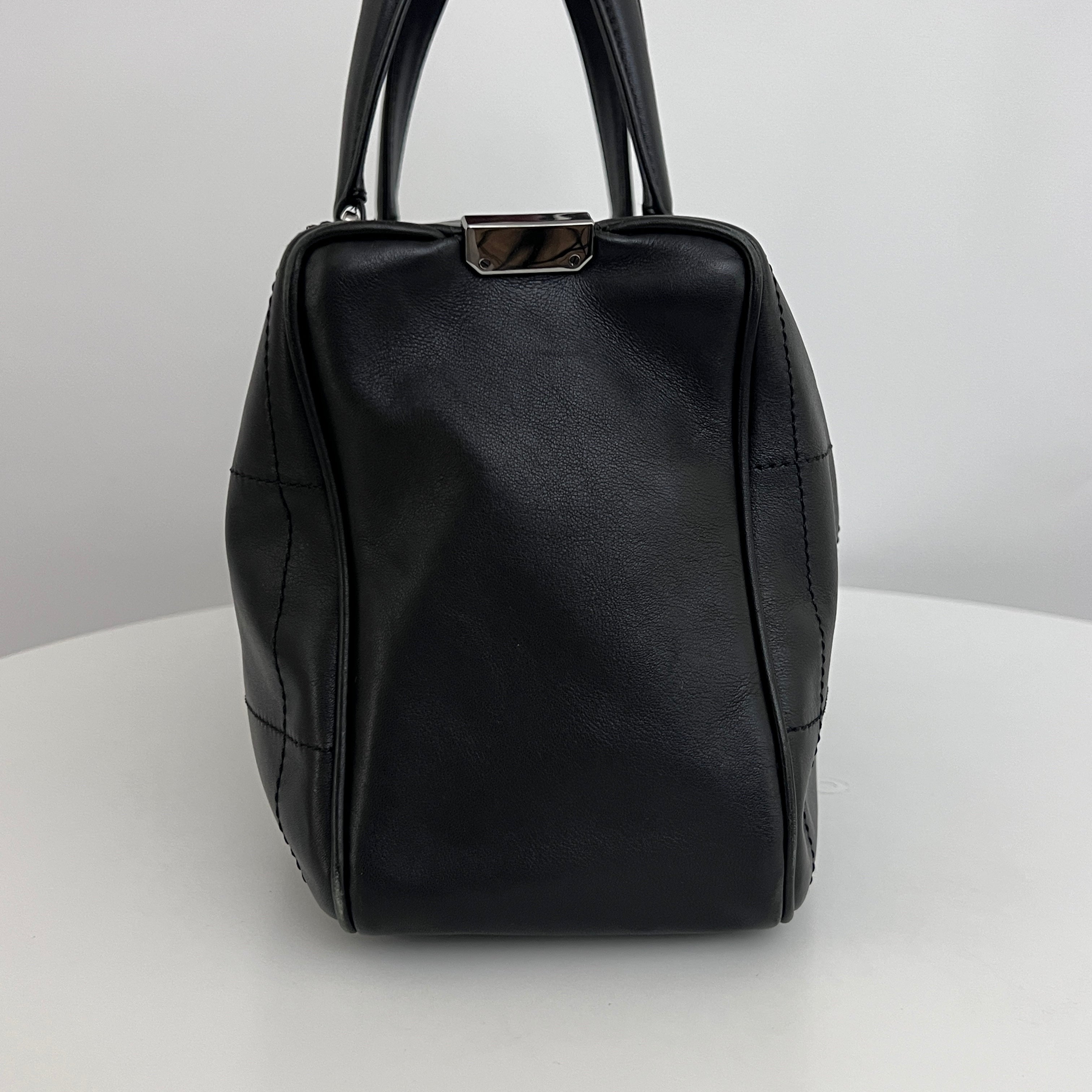 Sac CHANEL Boston Chocolate Bar cuir d'agneau noir vintage 2002-2003