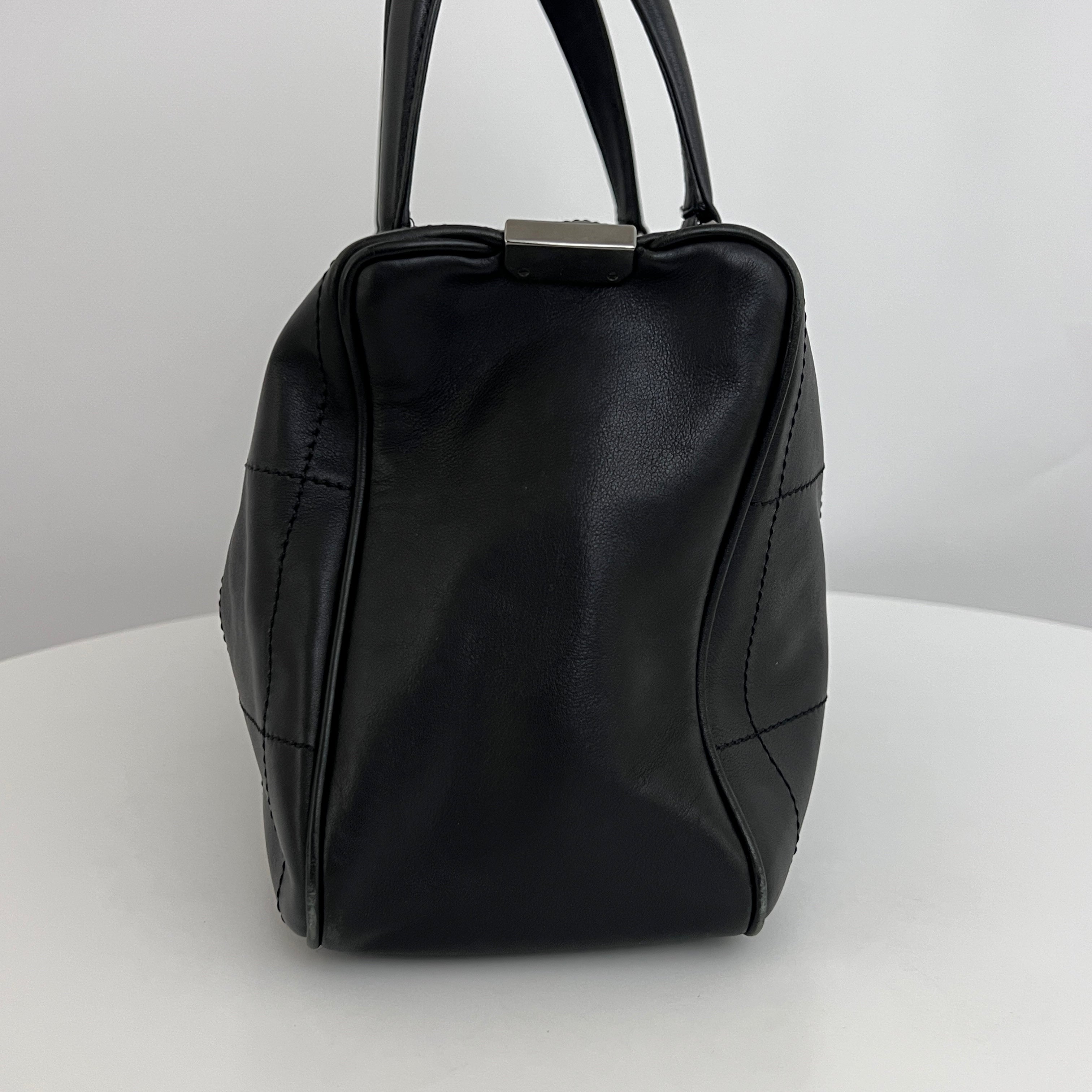 Sac CHANEL Boston Chocolate Bar cuir d'agneau noir vintage 2002-2003