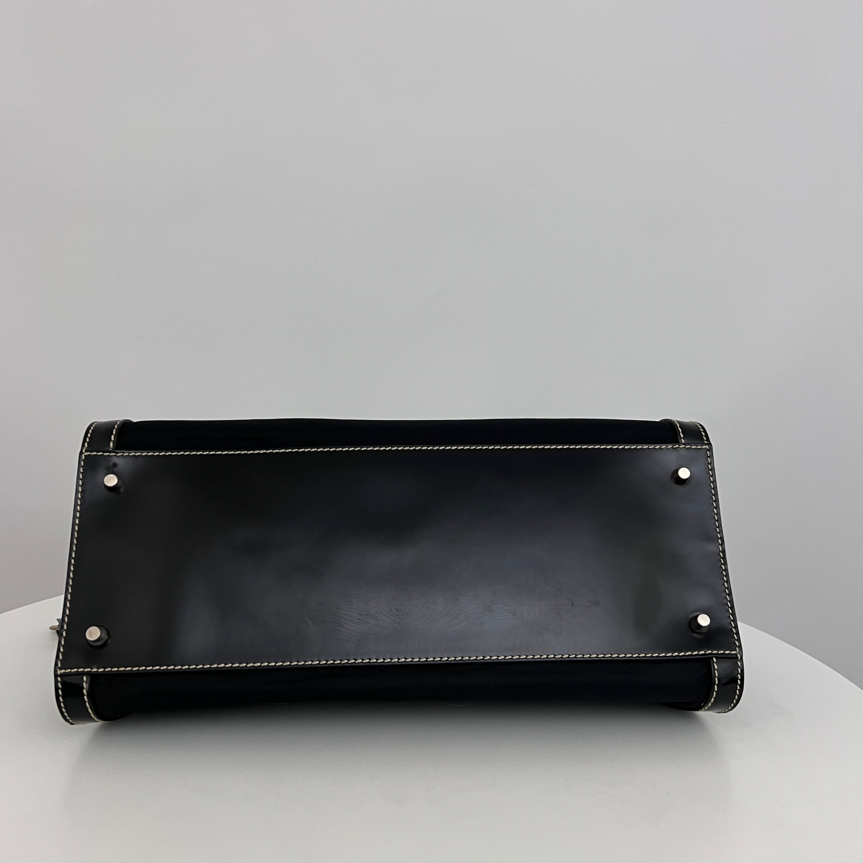 Sac PRADA Boston triangle nylon et cuir verni noir