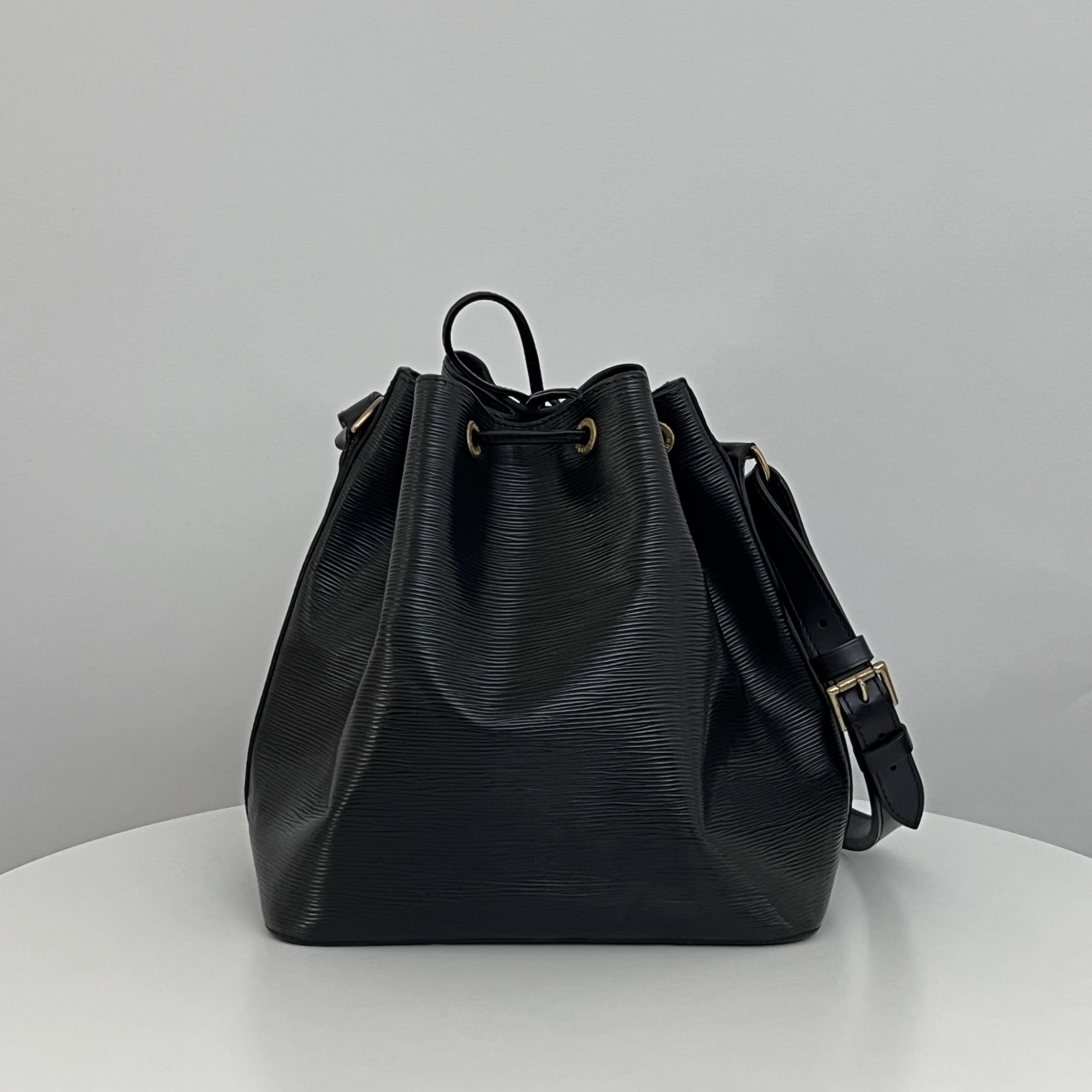 Sac LOUIS VUITTON Noé Petit cuir épi noir vintage 1995