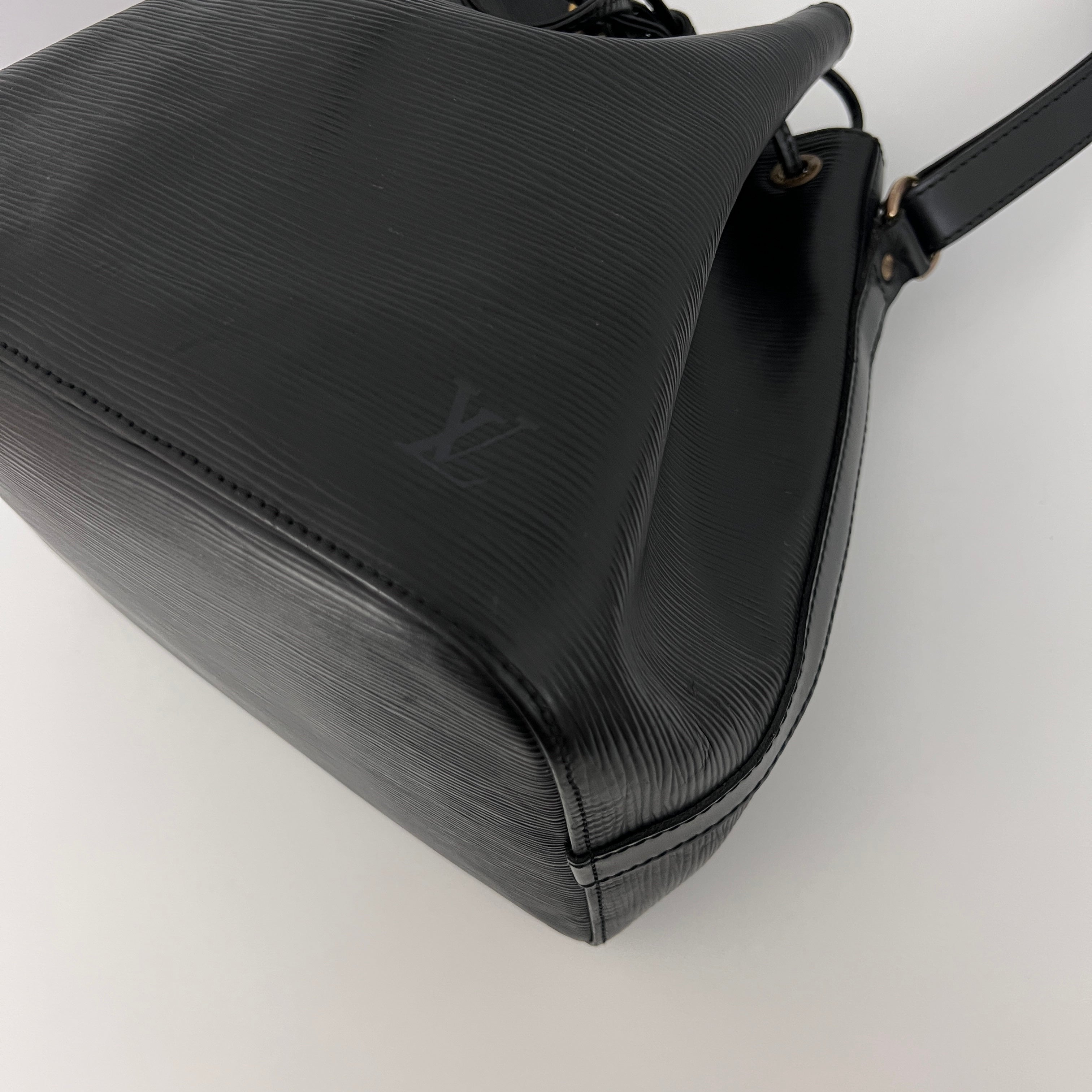 Sac LOUIS VUITTON Noé Petit cuir épi noir vintage 1995