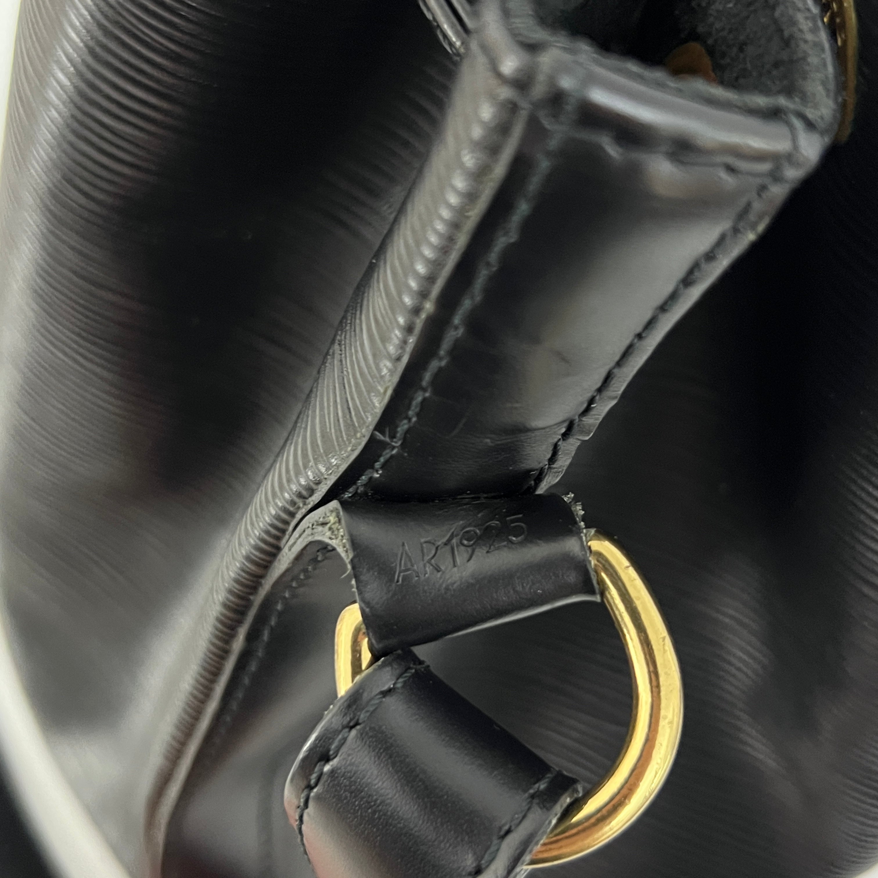 Sac LOUIS VUITTON Noé Petit cuir épi noir vintage 1995