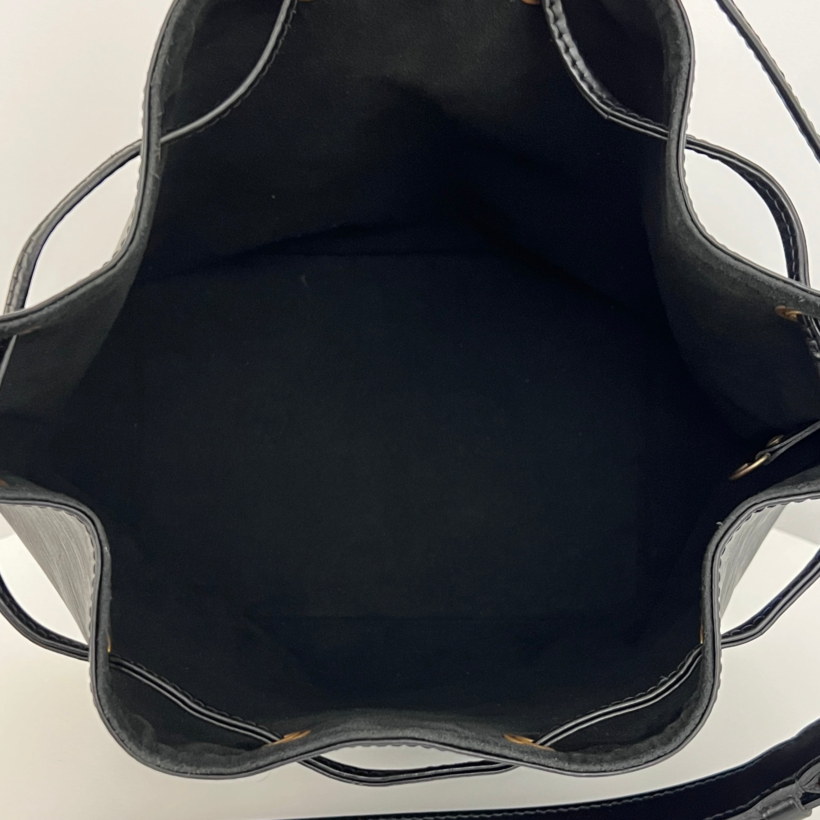 Sac LOUIS VUITTON Noé Petit cuir épi noir vintage 1995