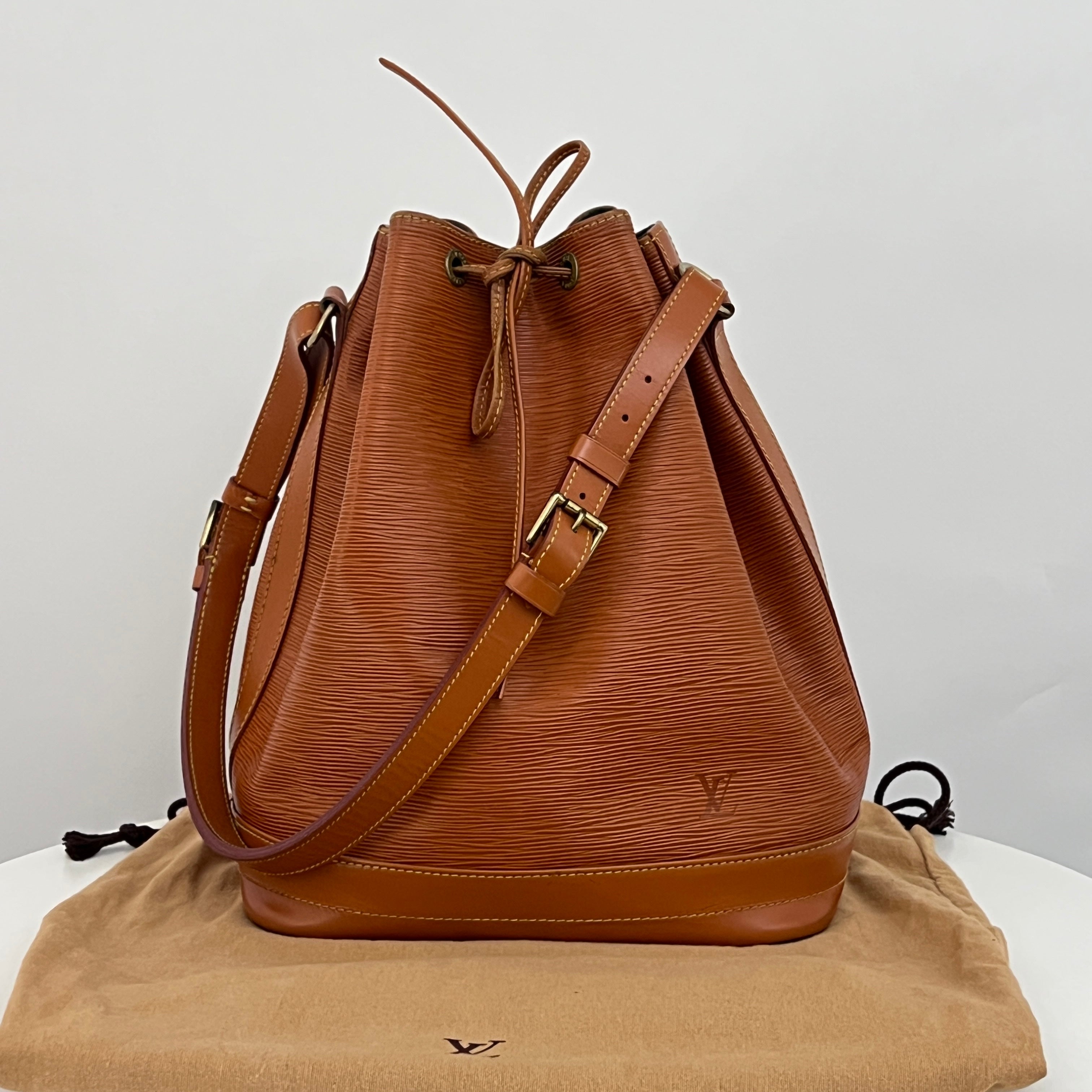 Sac LOUIS VUITTON Noé Grand cuir épi marron vintage 1994