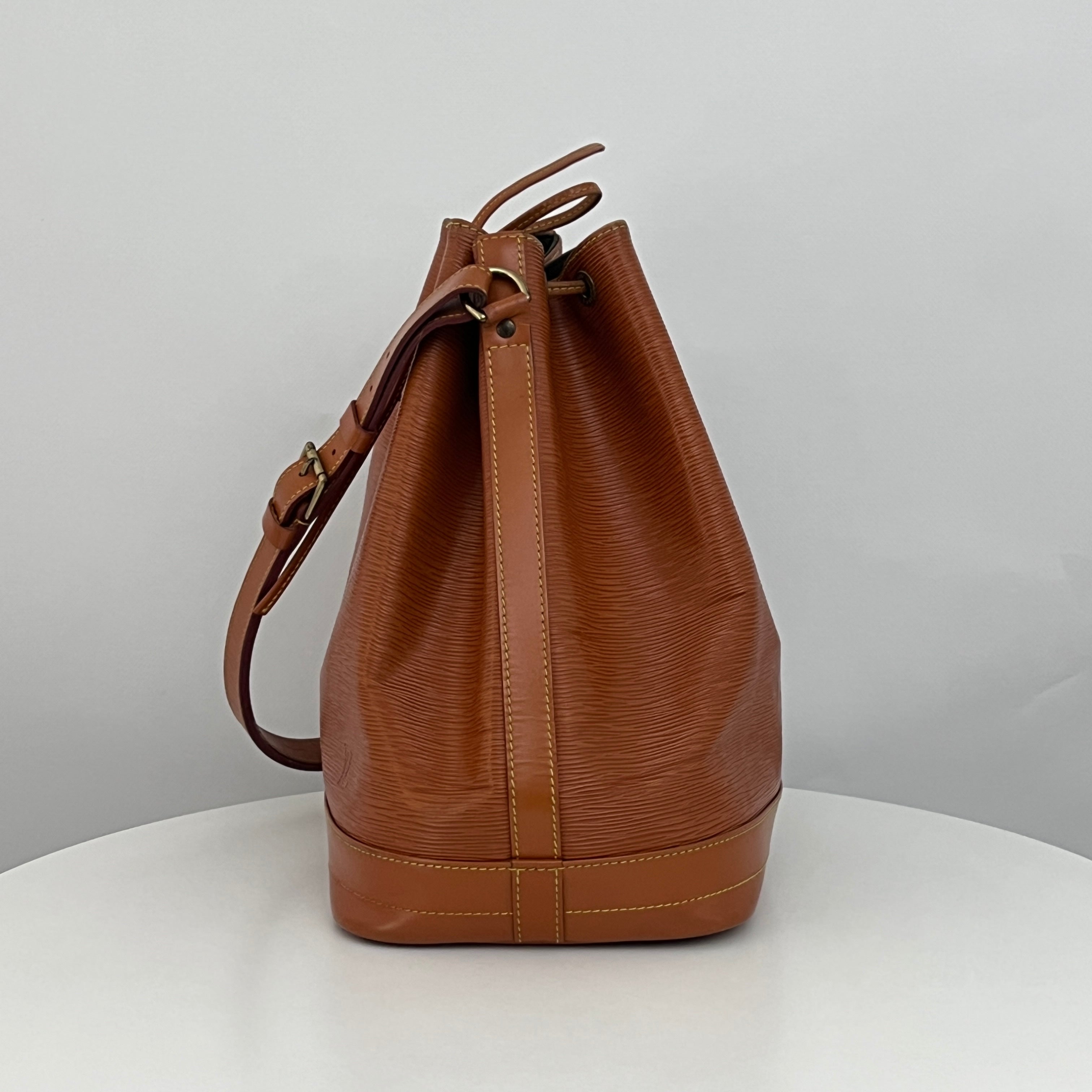 Sac LOUIS VUITTON Noé Grand cuir épi marron vintage 1994