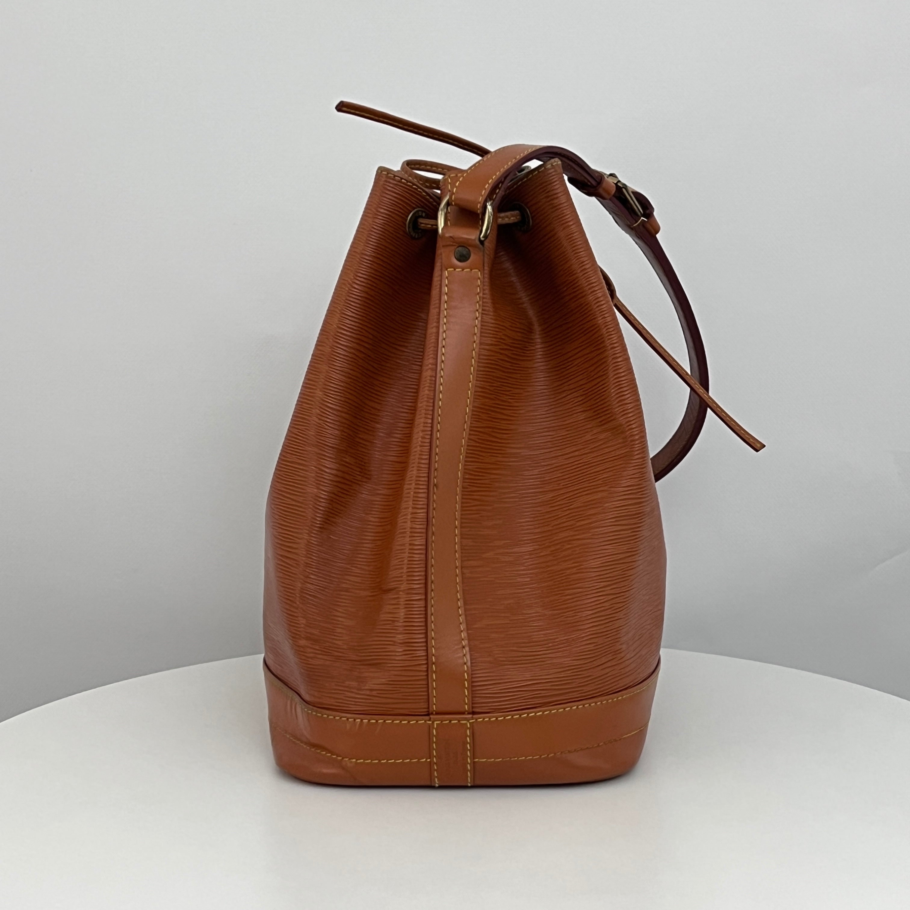 Sac LOUIS VUITTON Noé Grand cuir épi marron vintage 1994