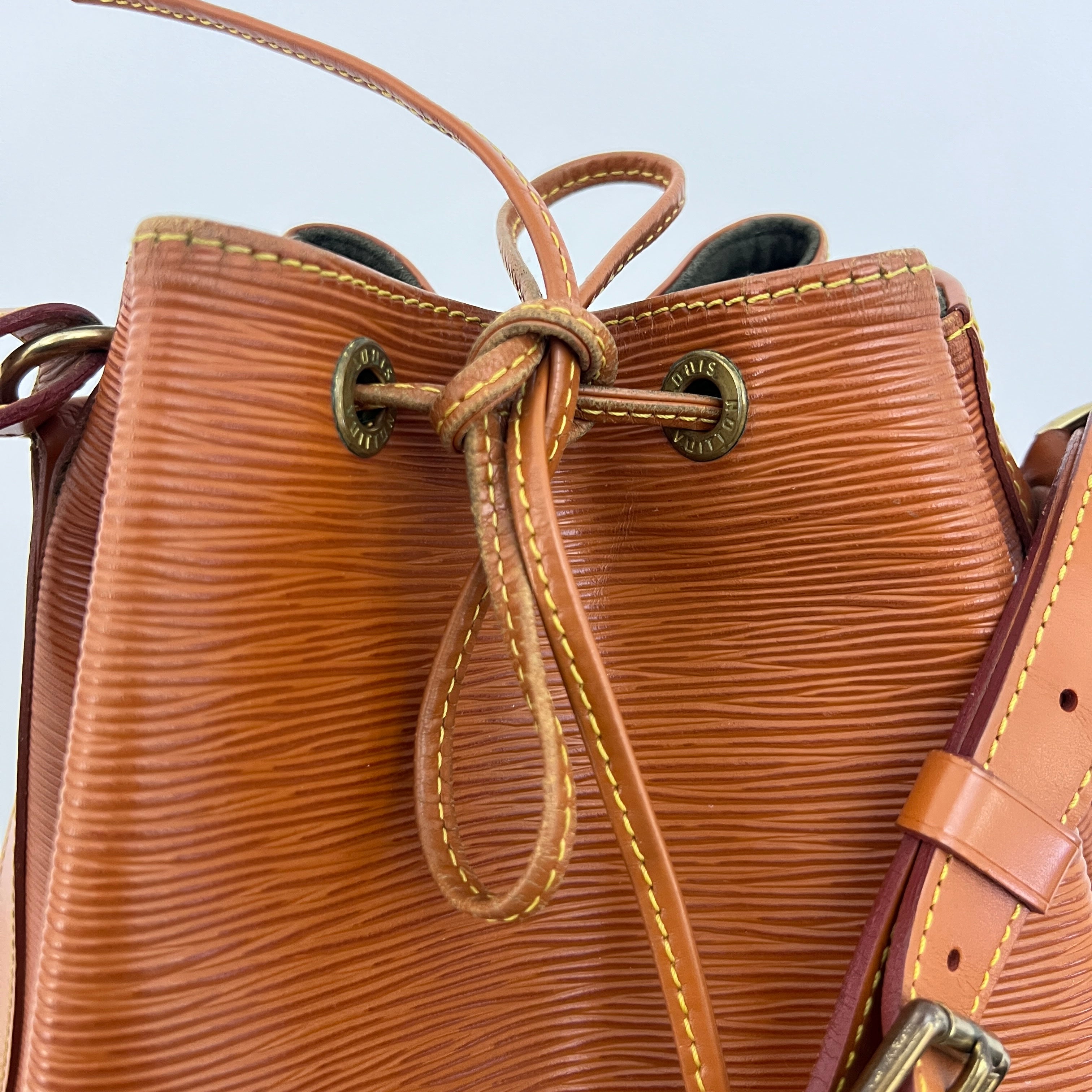 Sac LOUIS VUITTON Noé Grand cuir épi marron vintage 1994