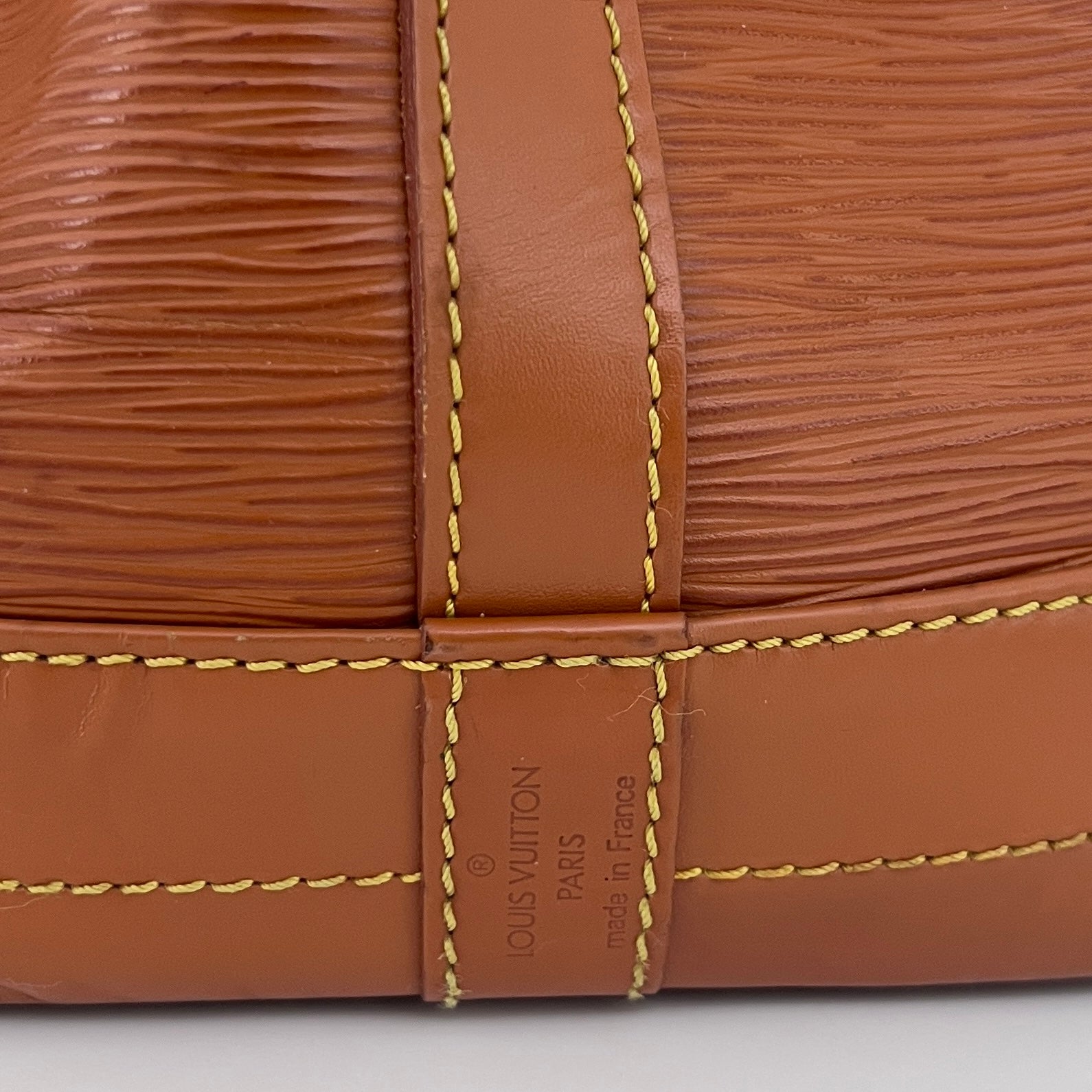 Sac LOUIS VUITTON Noé Grand cuir épi marron vintage 1994
