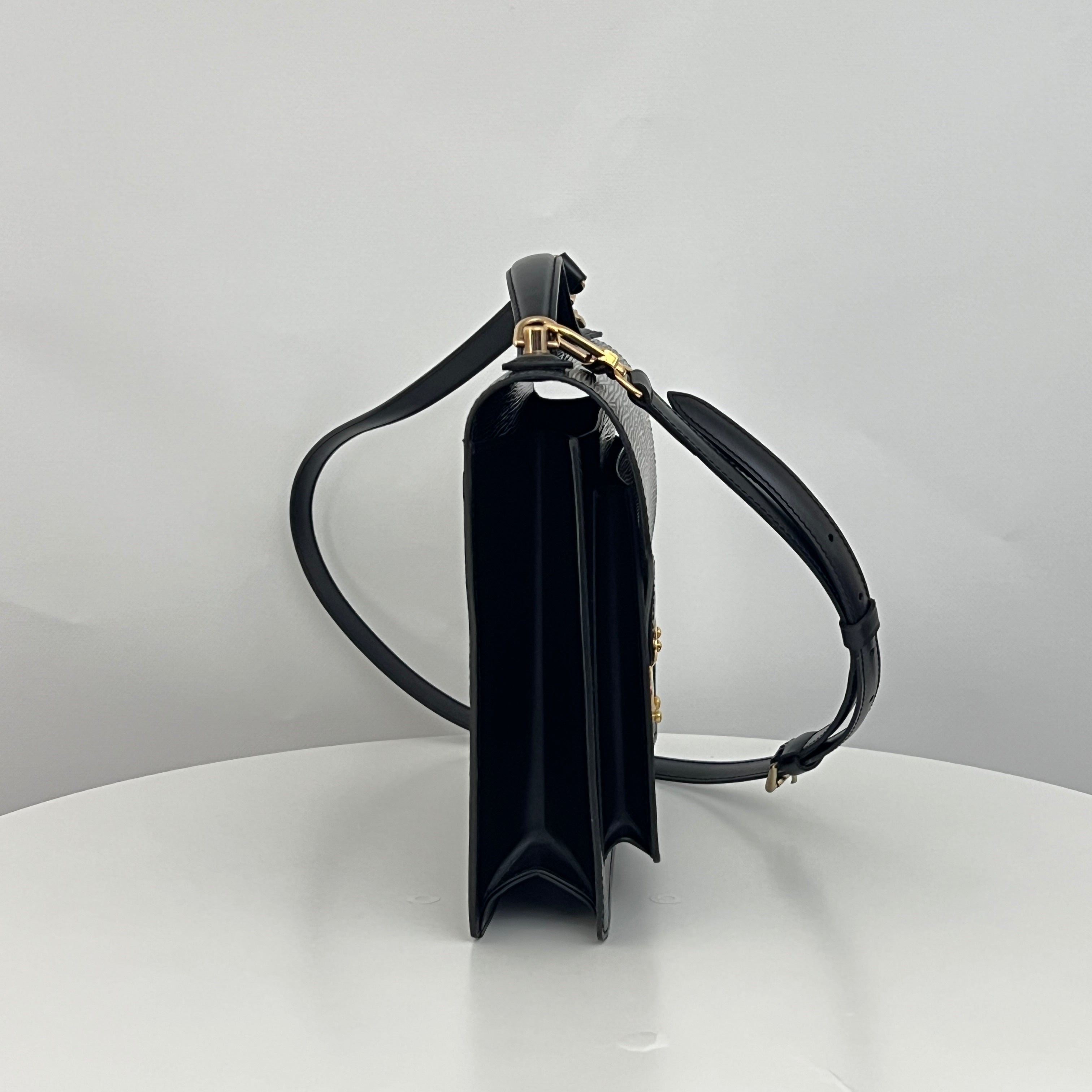 Sac à bandoulière LOUIS VUITTON Monceau 28 cuir épi noir vintage 1994