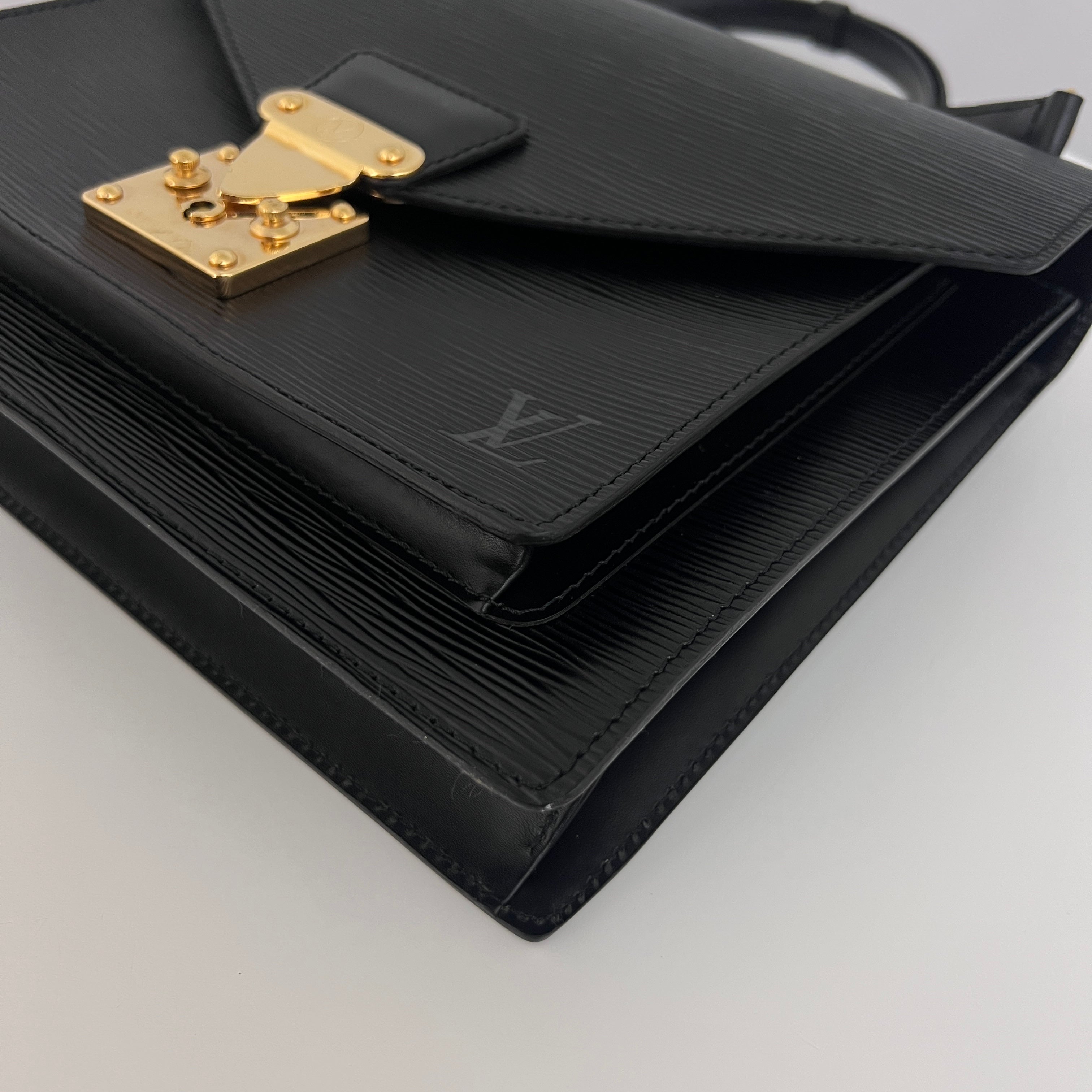 Sac à bandoulière LOUIS VUITTON Monceau 28 cuir épi noir vintage 1994