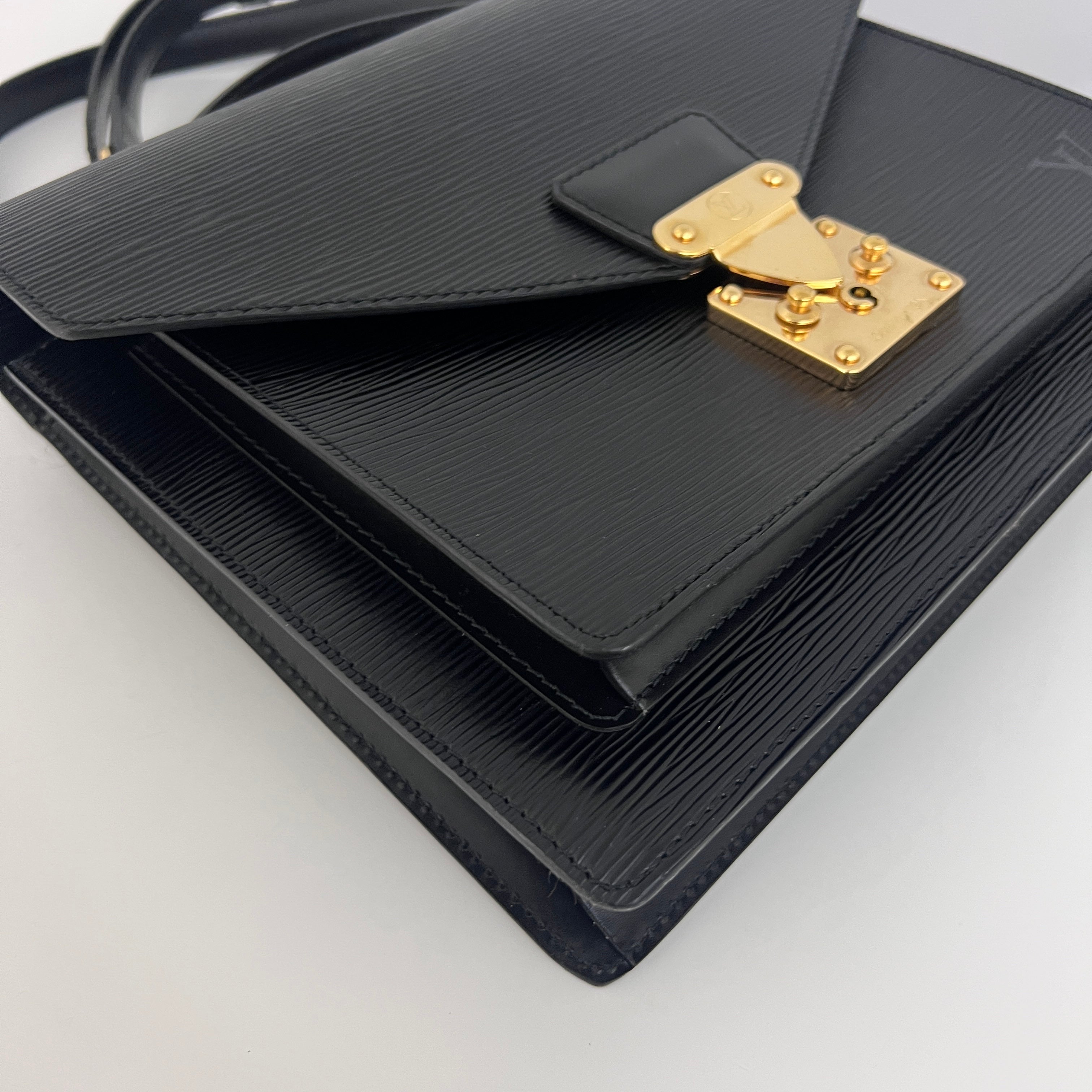 Sac à bandoulière LOUIS VUITTON Monceau 28 cuir épi noir vintage 1994