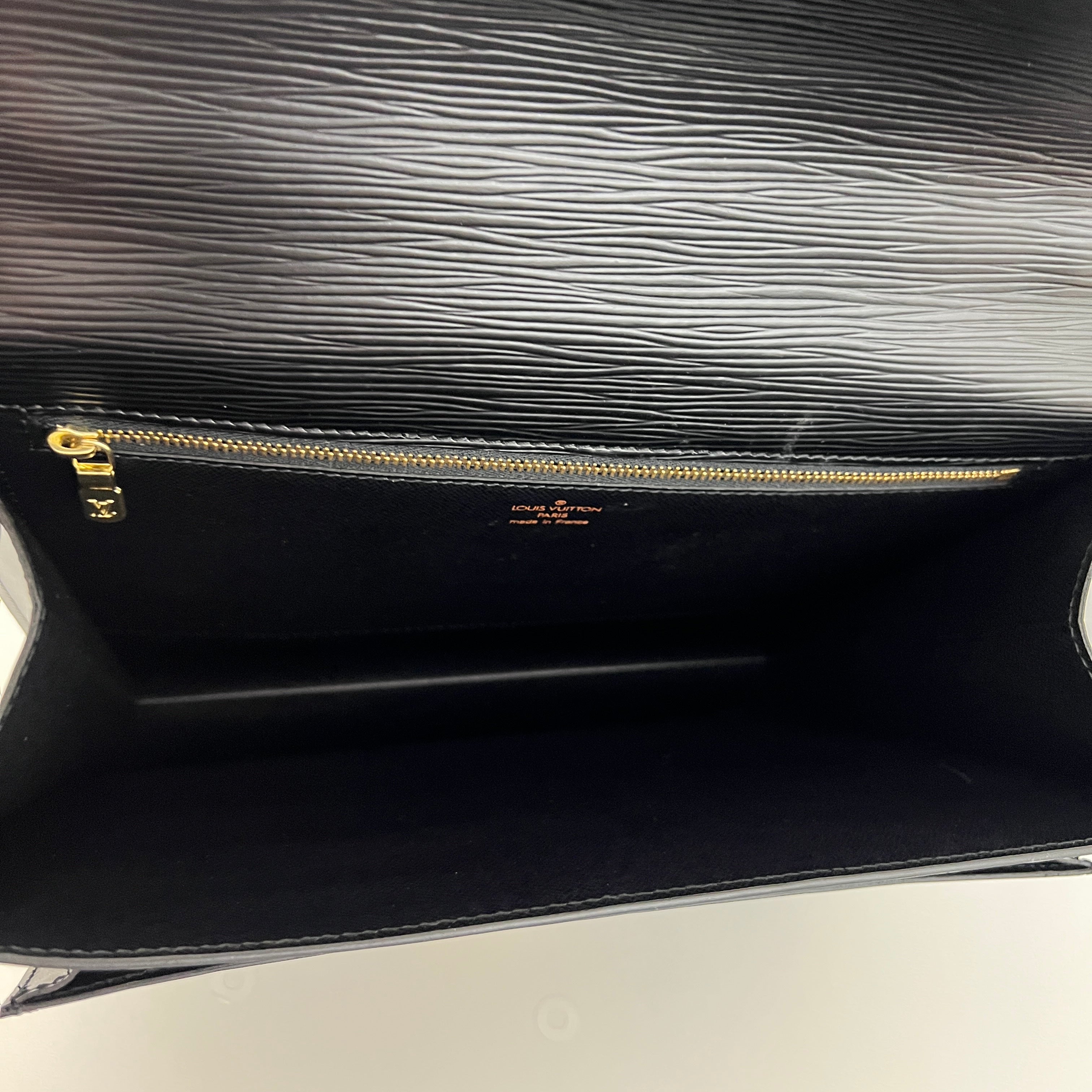 Sac à bandoulière LOUIS VUITTON Monceau 28 cuir épi noir vintage 1994