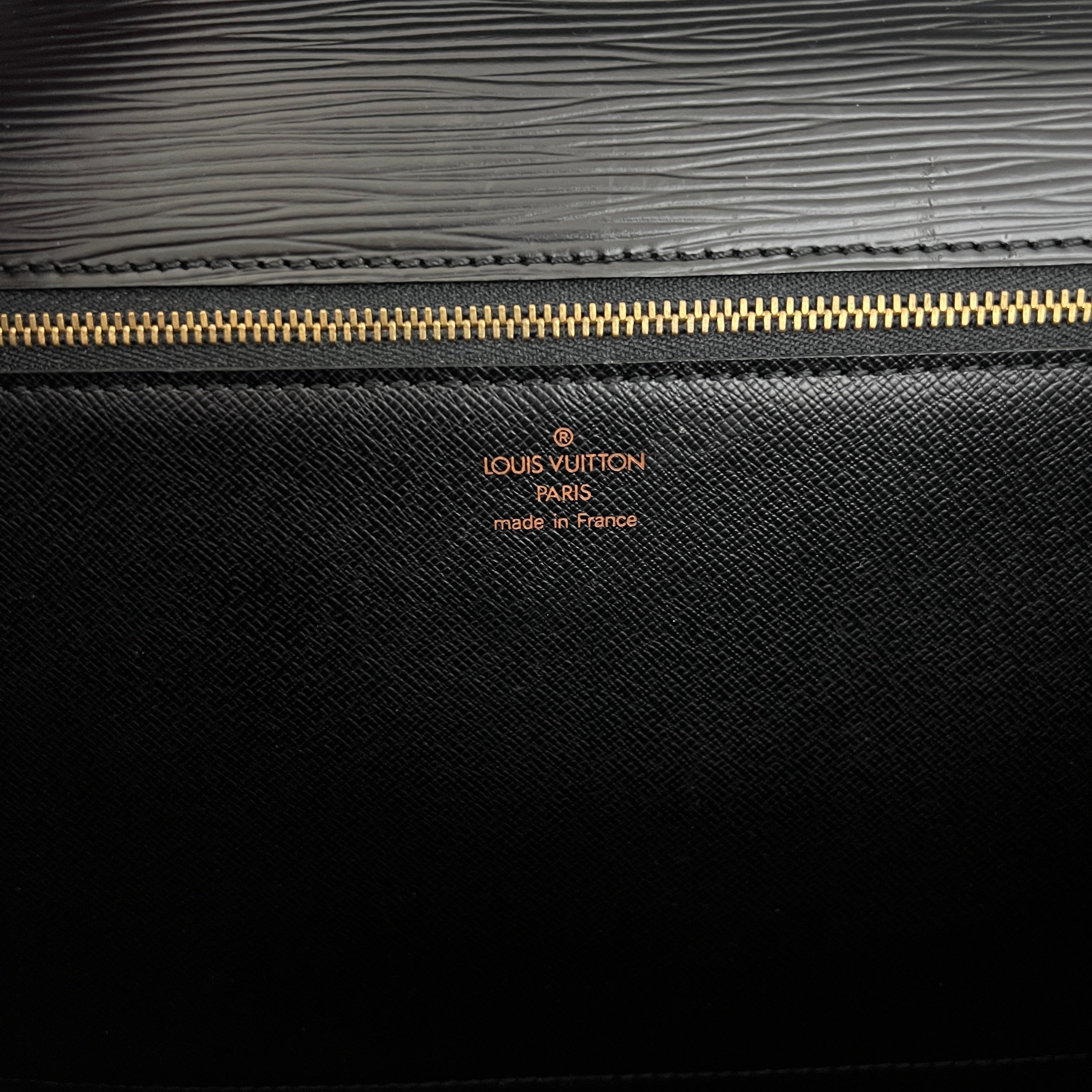 Sac à bandoulière LOUIS VUITTON Monceau 28 cuir épi noir vintage 1994