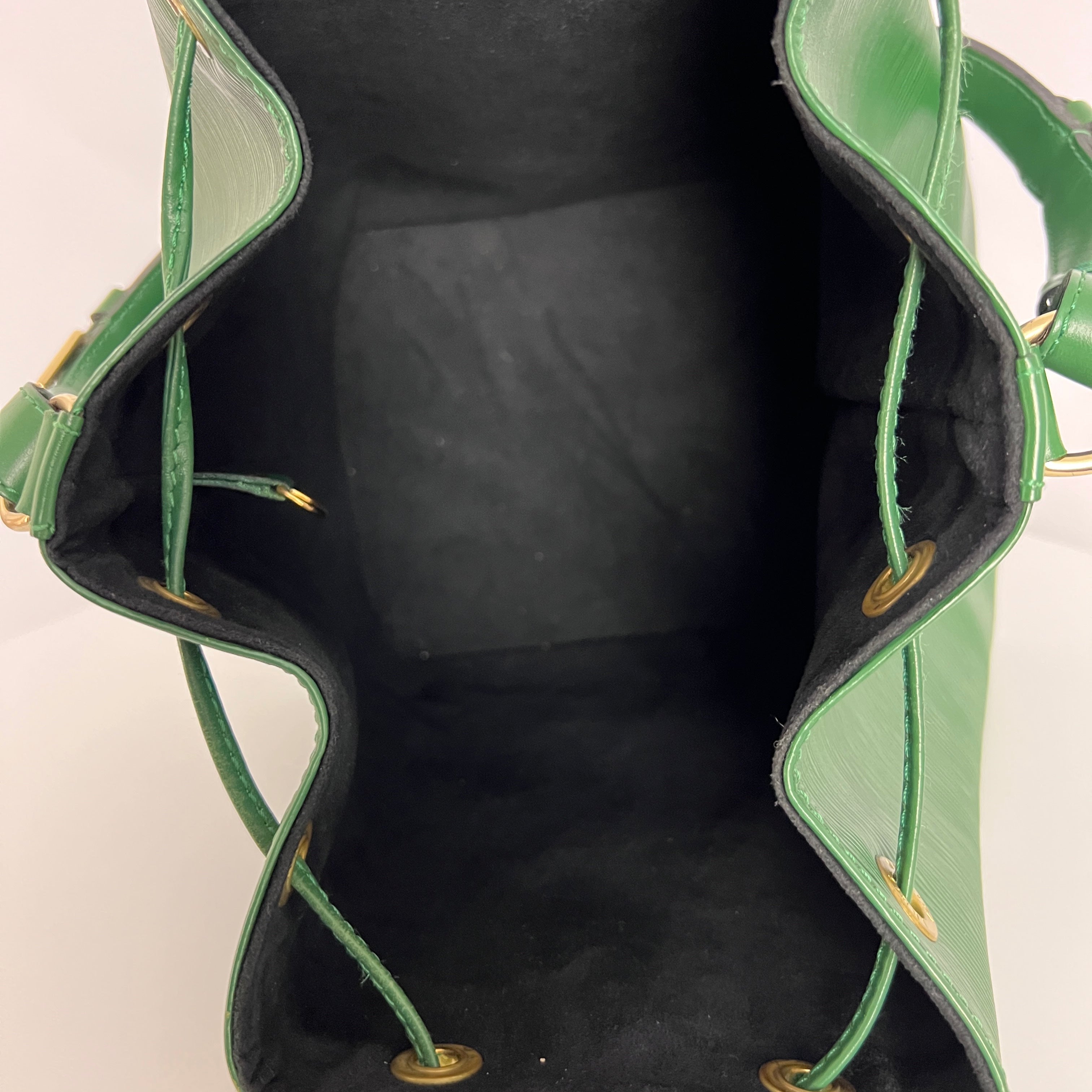 Sac LOUIS VUITTON Noé Petit cuir épi vert vintage 1993
