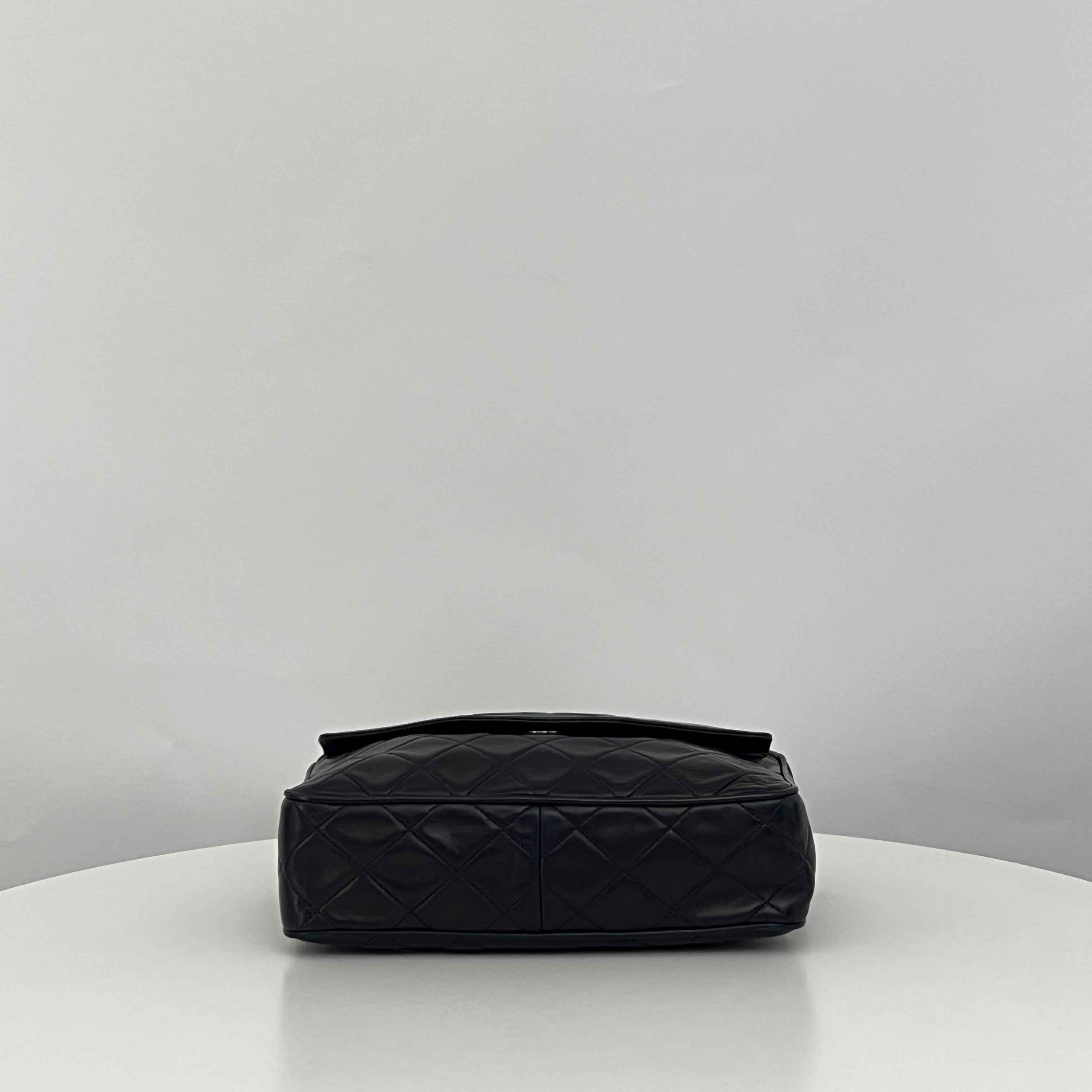 Sac à bandoulière CHANEL Camera Bag cuir d'agneau bleu marine vintage 1989-1991