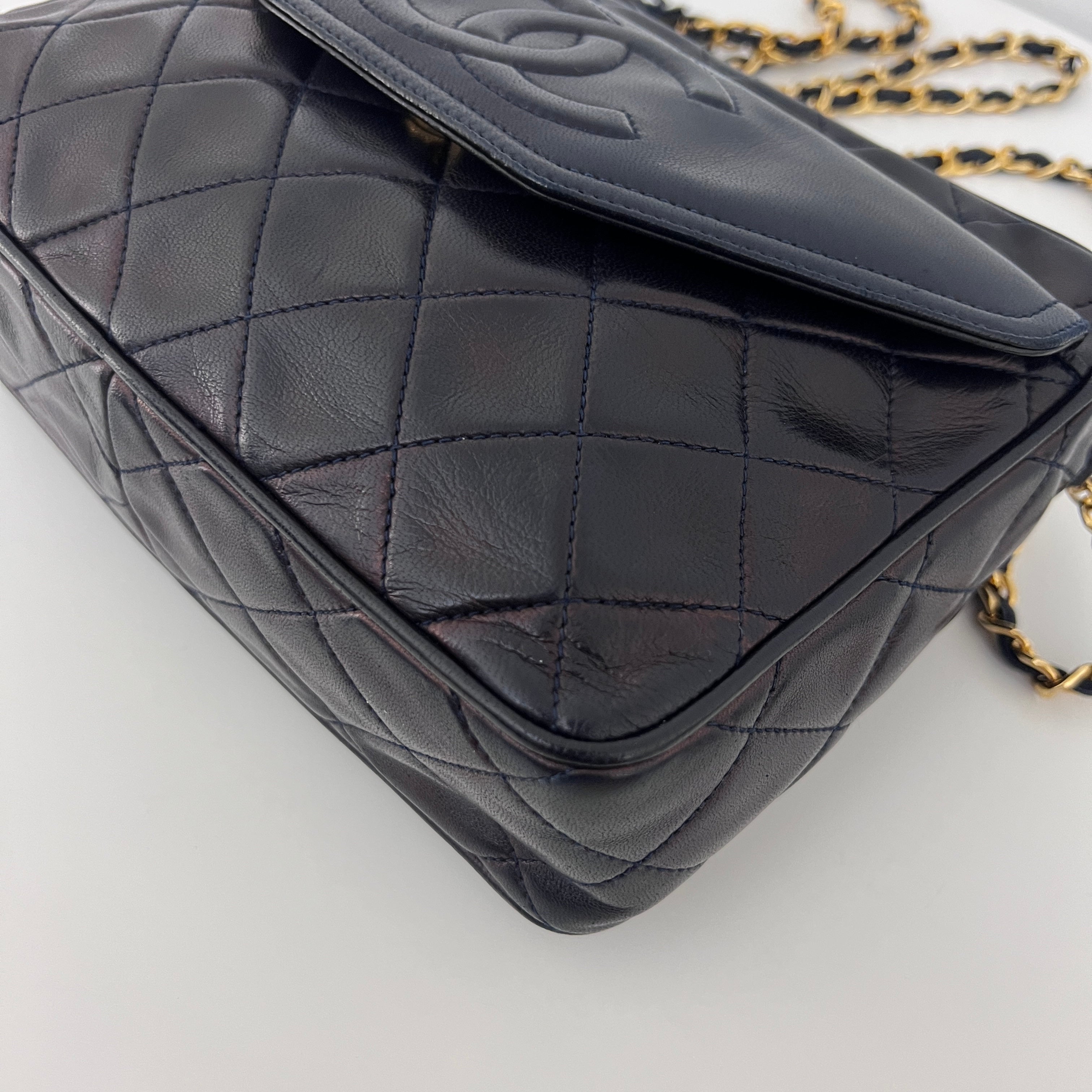 Sac à bandoulière CHANEL Camera Bag cuir d'agneau bleu marine vintage 1989-1991