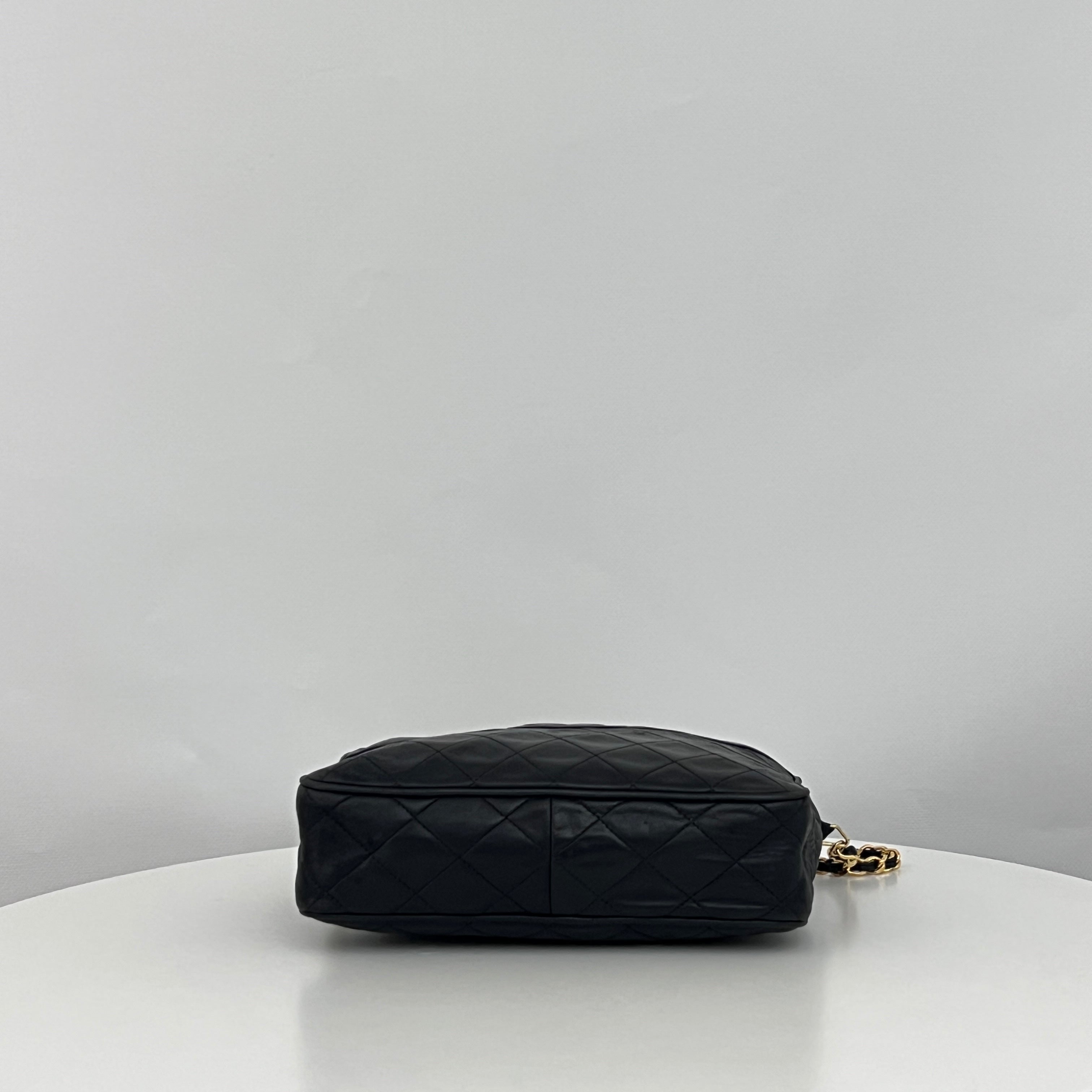 Sac à bandoulière CHANEL Camera Bag cuir d'agneau noir vintage 1991-1994