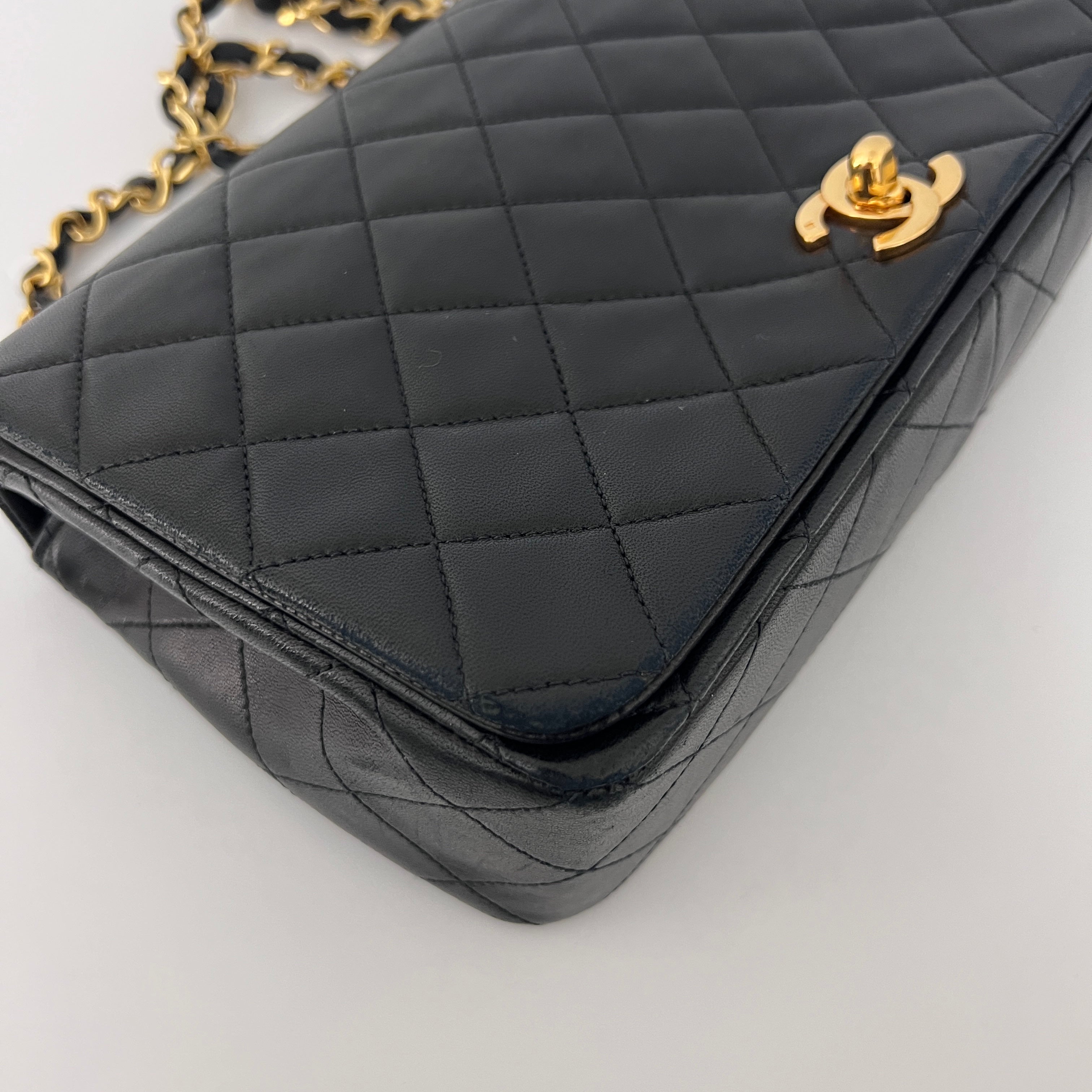 CHANEL Classic Small shoulder bag vintage black lambskin 1989-1991