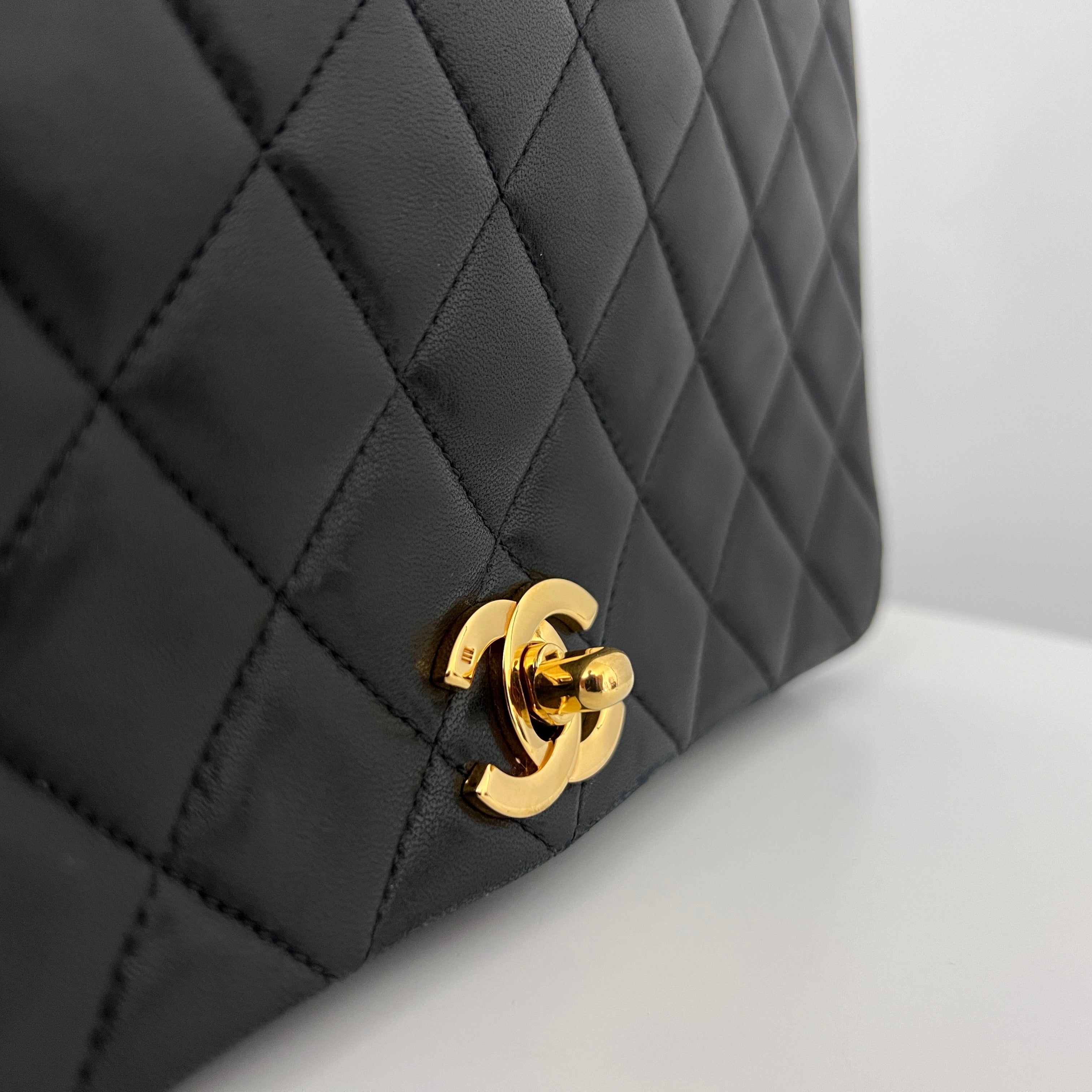 CHANEL Classic Small shoulder bag vintage black lambskin 1989-1991