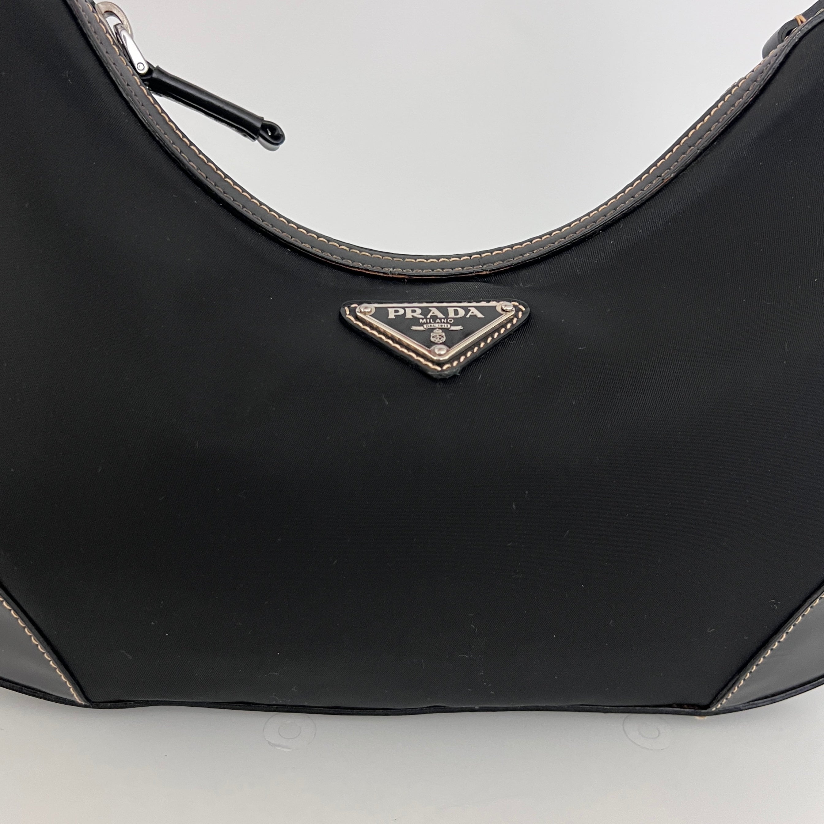 Sac PRADA Hobo nylon et cuir verni noir