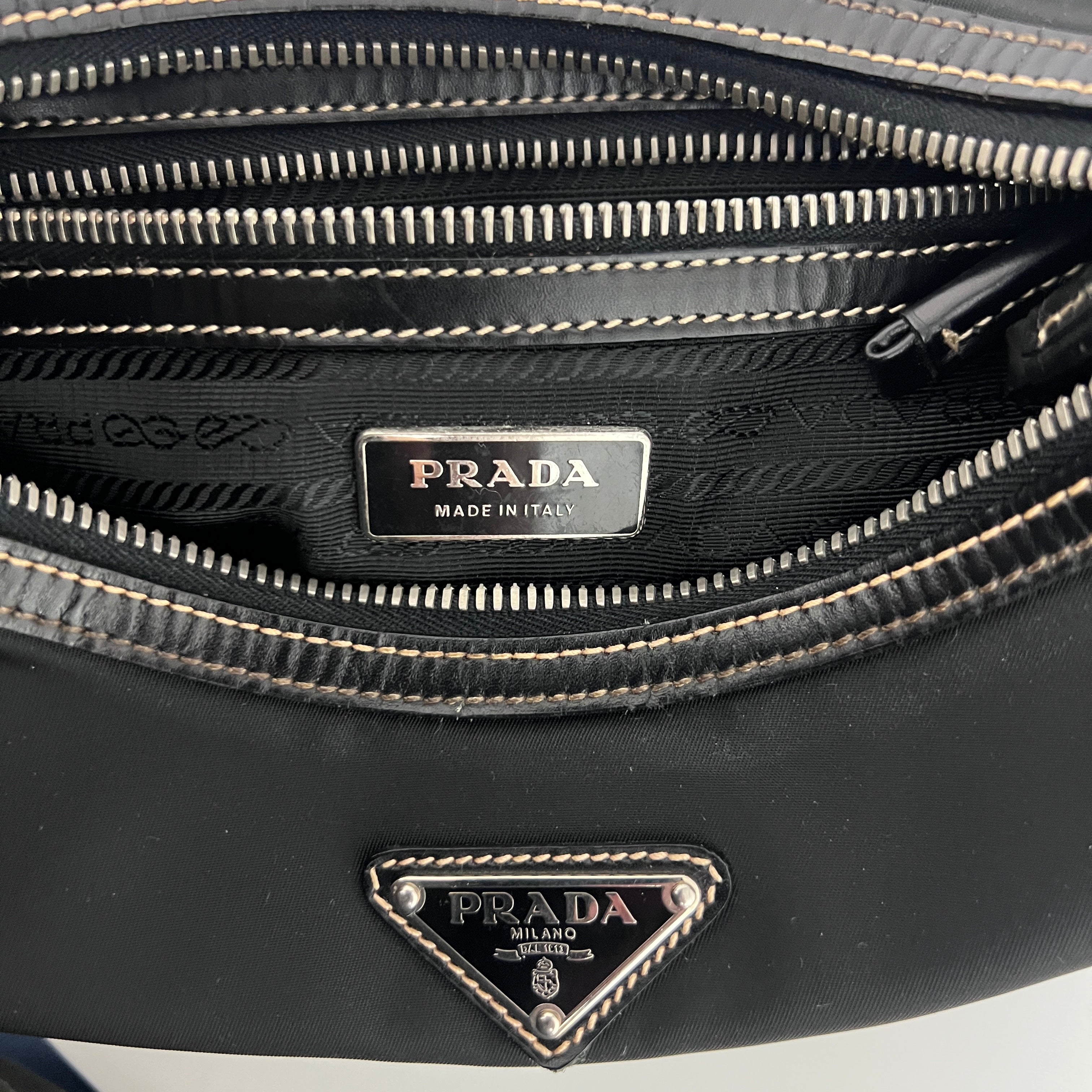 Sac PRADA Hobo nylon et cuir verni noir