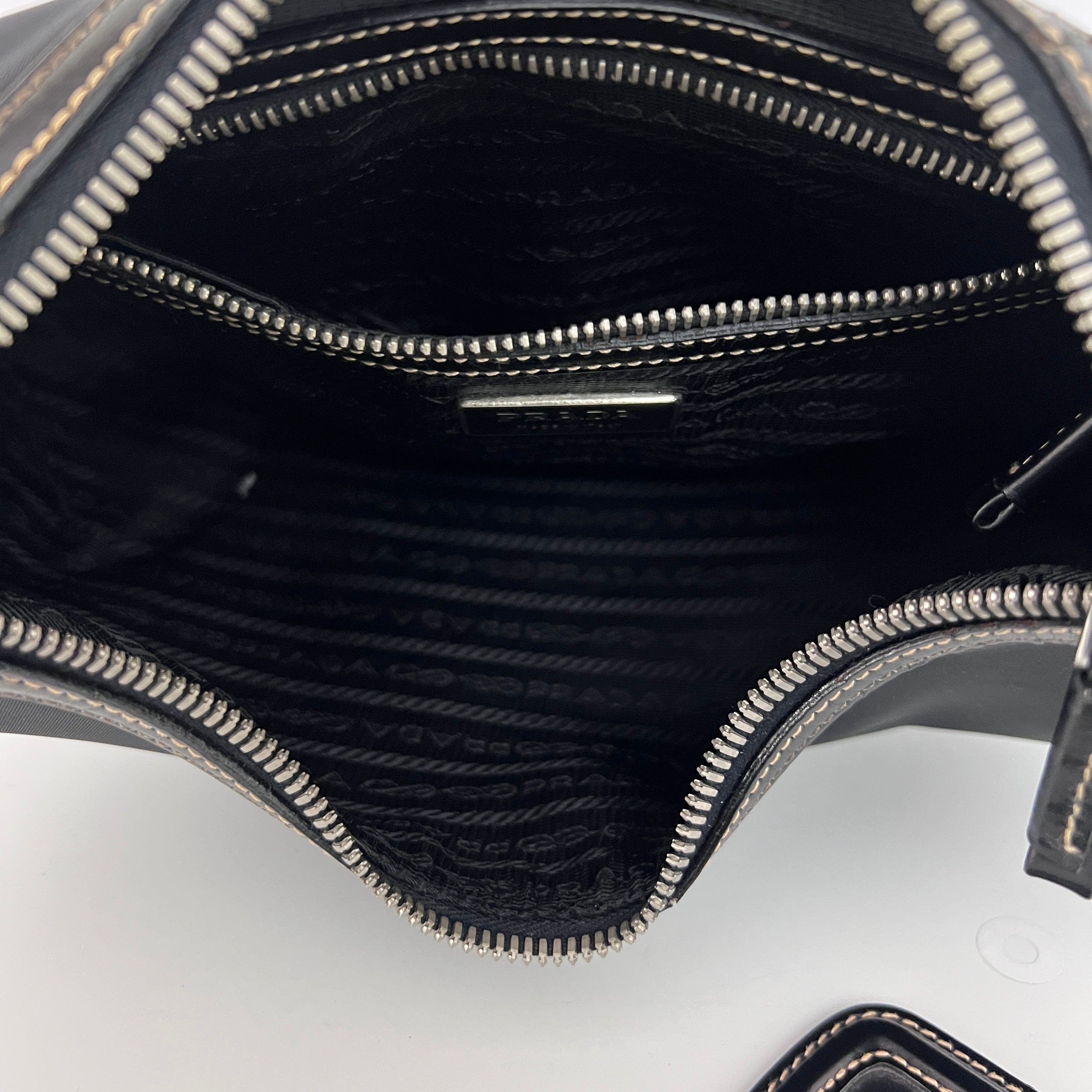 Sac PRADA Hobo nylon et cuir verni noir