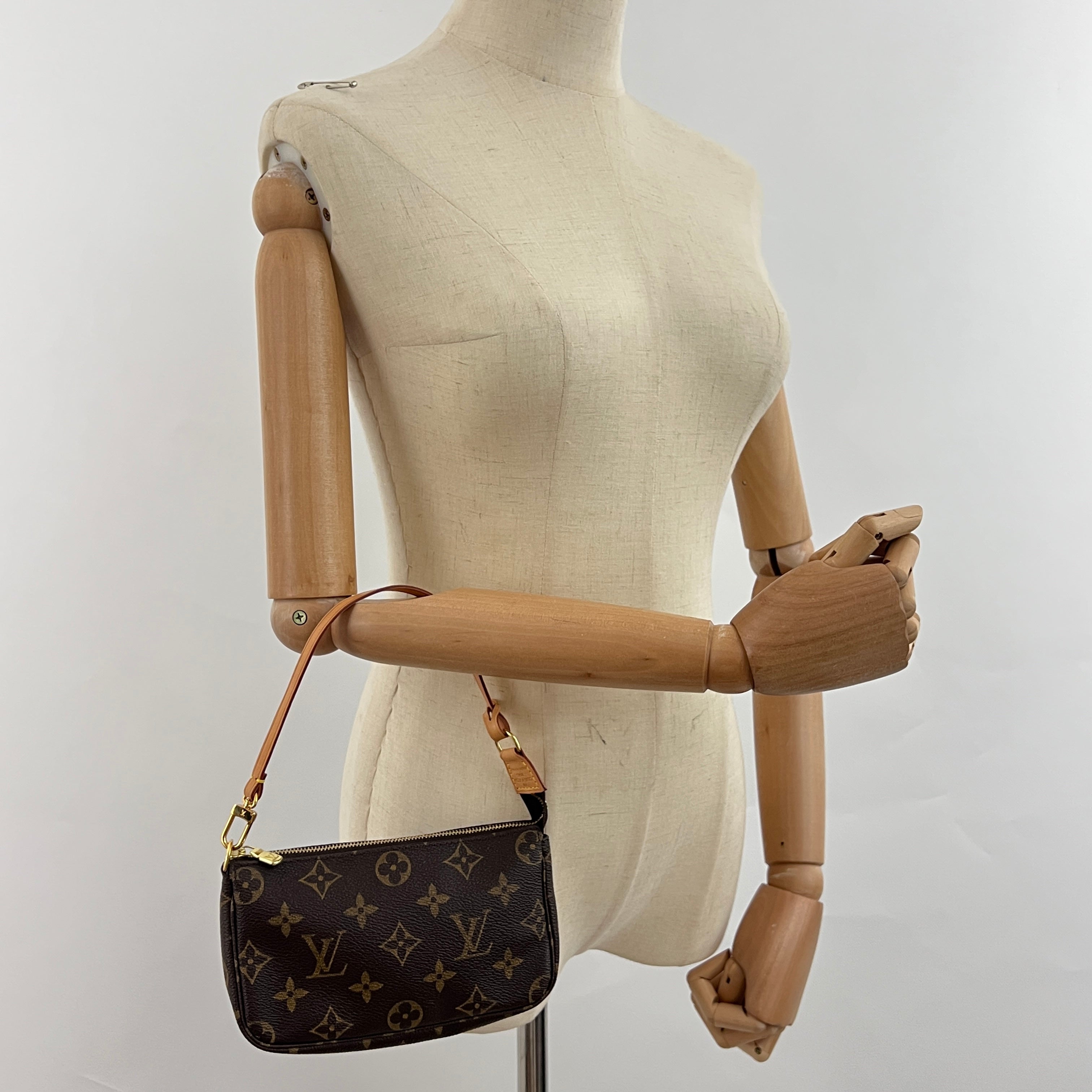 Sac LOUIS VUITTON Mini Pochette Accessoires toile et cuir marron vintage 2003